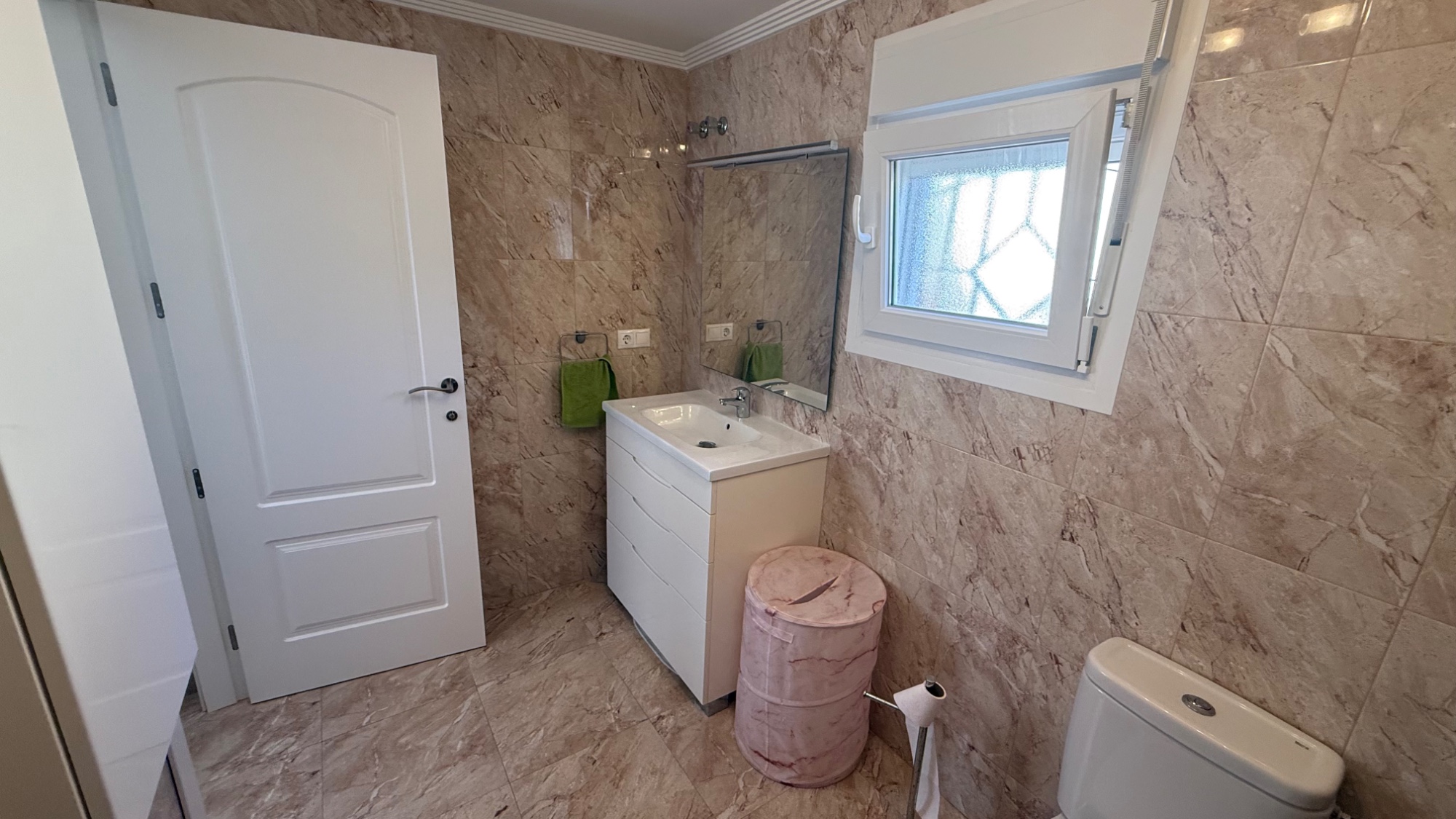 For sale - 7 Bedroom 4 Bathroom Villa in Torrevieja - Costa Blanca  - Alicante