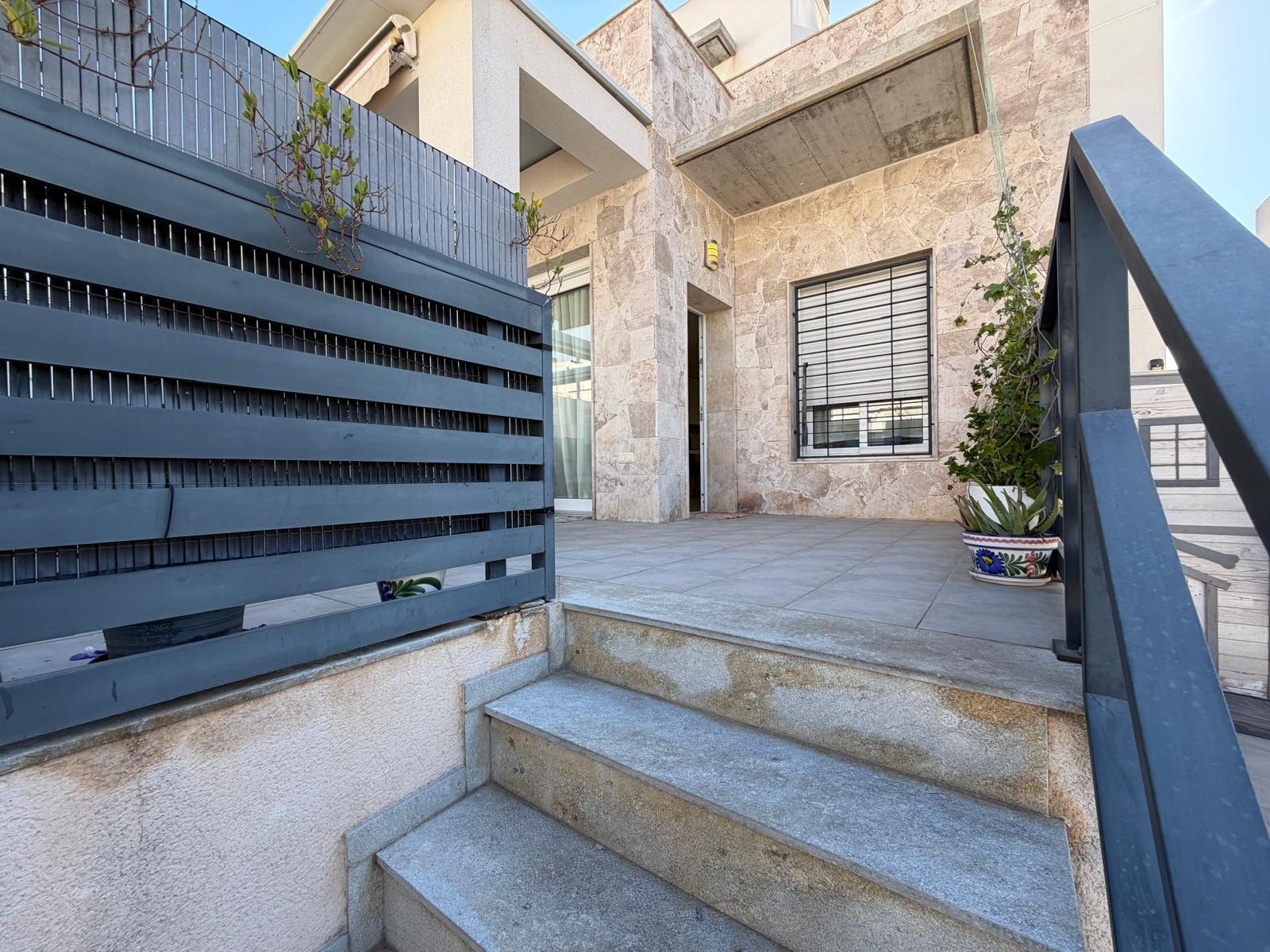 For sale - 3 Bedroom 3 Bathroom Town House in Torrevieja - aguas nuevas  - Alicante