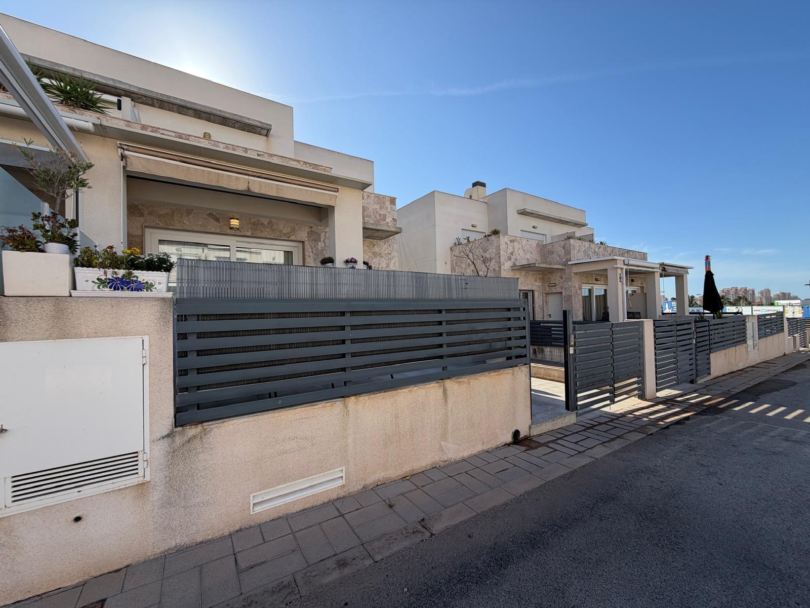 For sale - 3 Bedroom 3 Bathroom Town House in Torrevieja - aguas nuevas  - Alicante