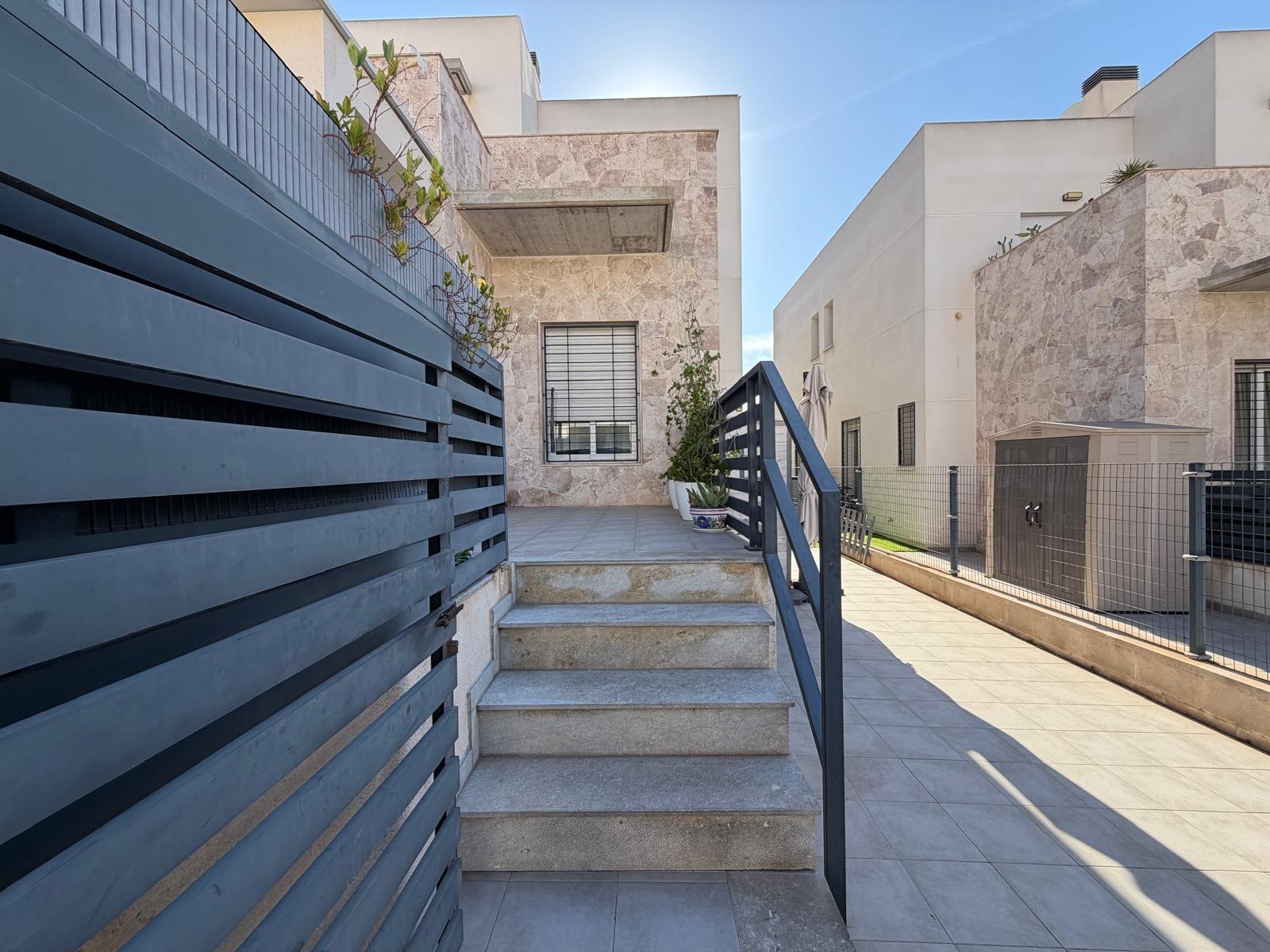 For sale - 3 Bedroom 3 Bathroom Town House in Torrevieja - aguas nuevas  - Alicante