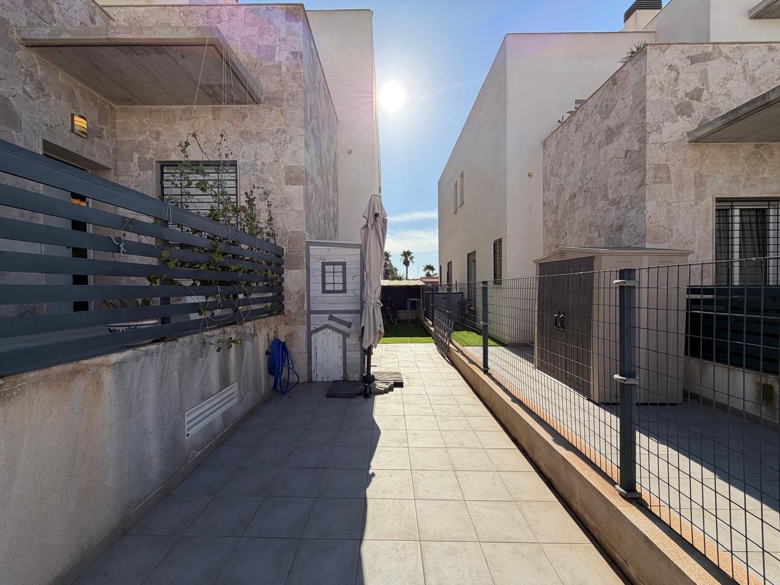 For sale - 3 Bedroom 3 Bathroom Town House in Torrevieja - aguas nuevas  - Alicante