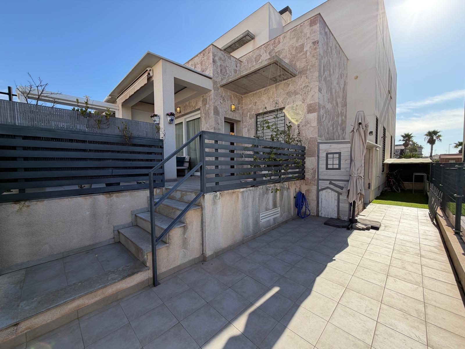 For sale - 3 Bedroom 3 Bathroom Town House in Torrevieja - aguas nuevas  - Alicante