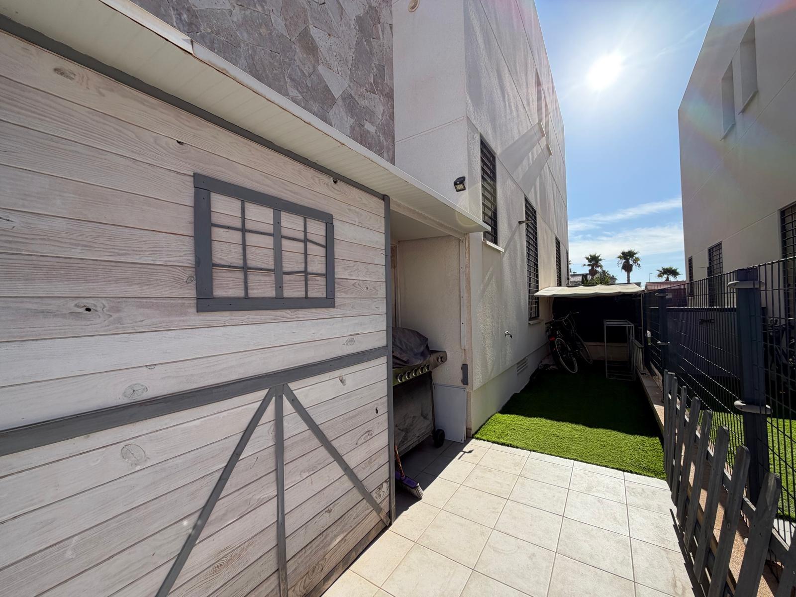 For sale - 3 Bedroom 3 Bathroom Town House in Torrevieja - aguas nuevas  - Alicante