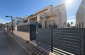 27-231-519-11-1121/81190, 3 Bedroom 3 Bathroom Town House in Torrevieja