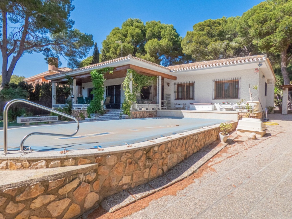 6 Bedroom 4 Bathroom Villa in Dehesa de Campoamor