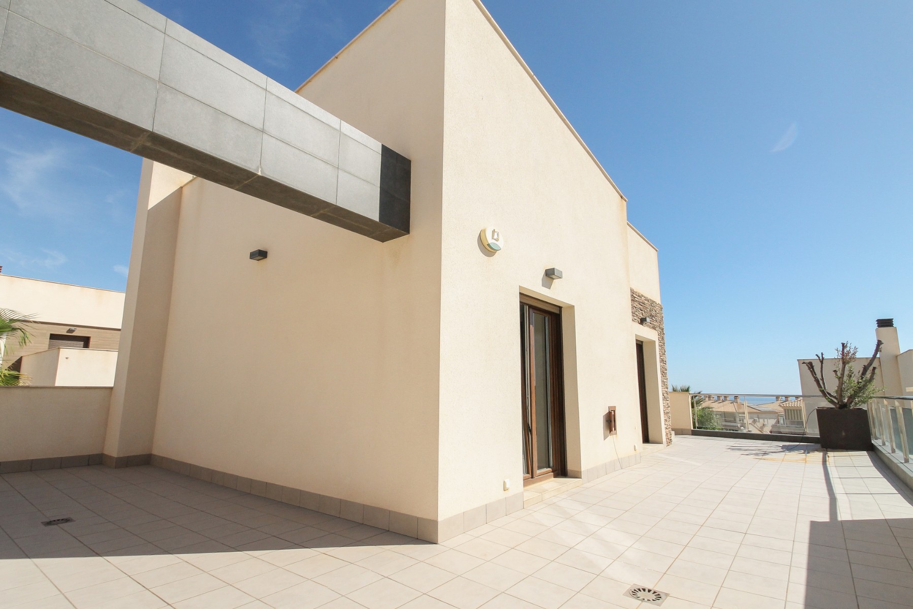 For sale - 4 Bedroom 2 Bathroom Villa in Torrevieja - Costa Blanca  - Alicante