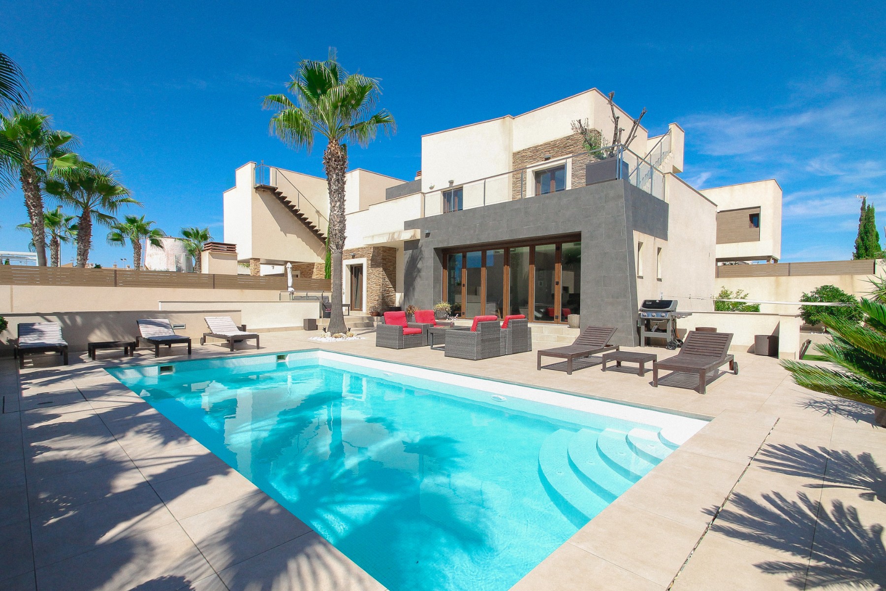 For sale - 4 Bedroom 2 Bathroom Villa in Torrevieja - Costa Blanca  - Alicante