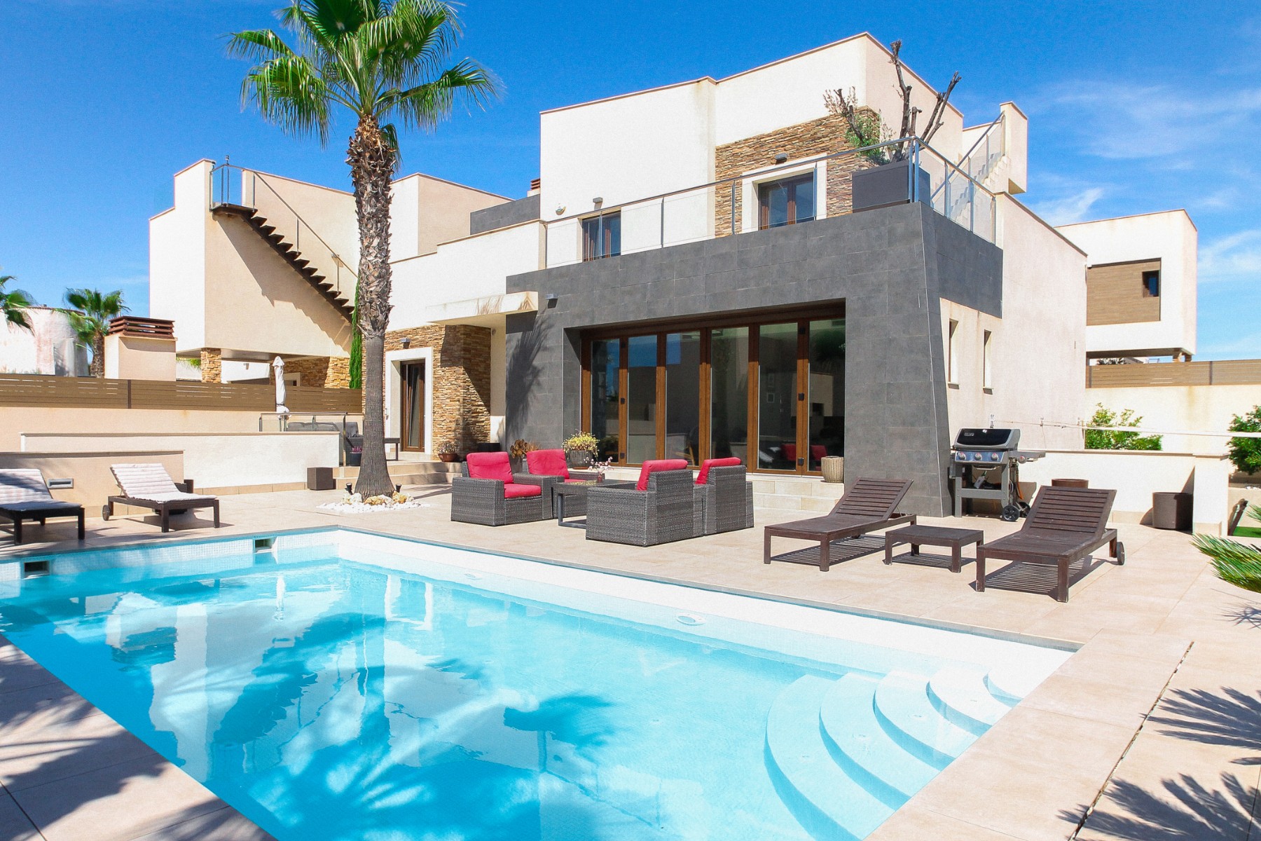 For sale - 4 Bedroom 2 Bathroom Villa in Torrevieja - Costa Blanca  - Alicante