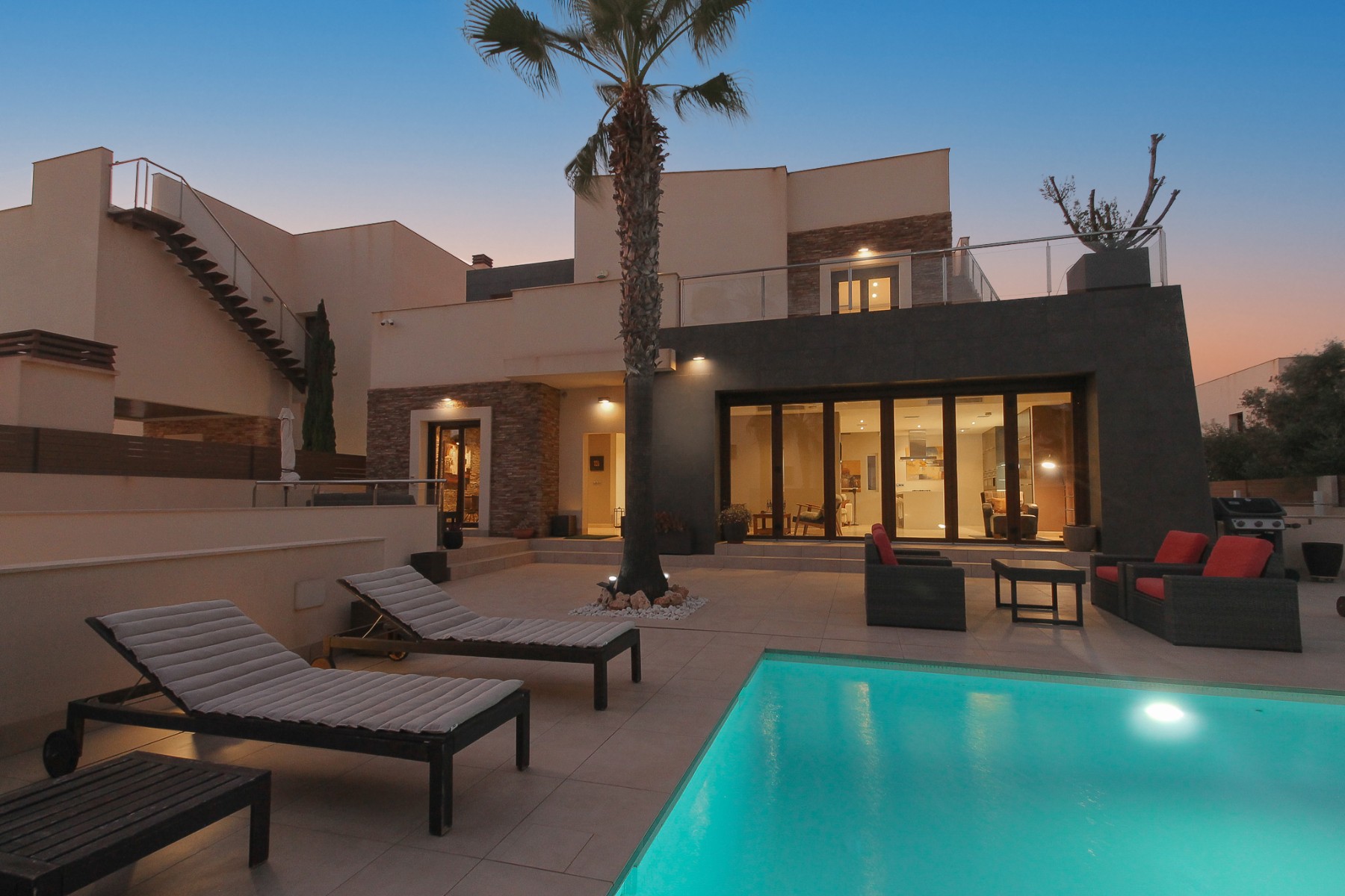For sale - 4 Bedroom 2 Bathroom Villa in Torrevieja - Costa Blanca  - Alicante