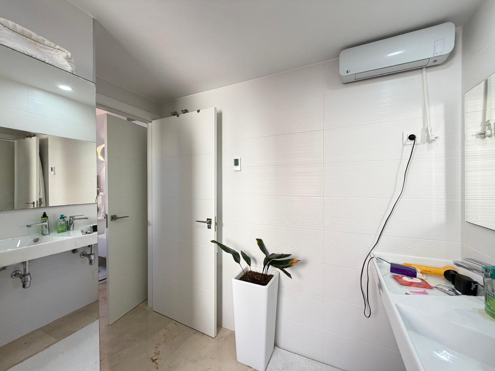 For sale - 3 Bedroom 2 Bathroom Apartment in Torrevieja - Punta Prima  - Alicante