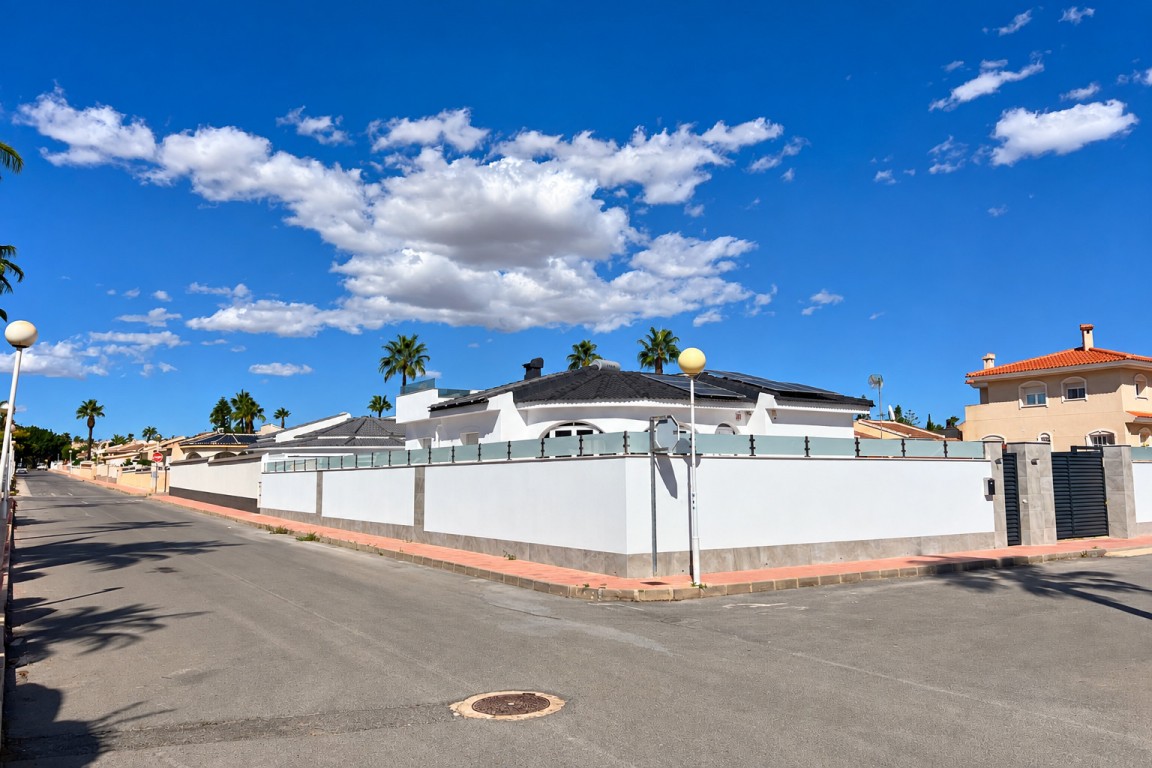 For sale - 3 Bedroom 2 Bathroom Villa in Ciudad Quesada - Costa Blanca  - Alicante