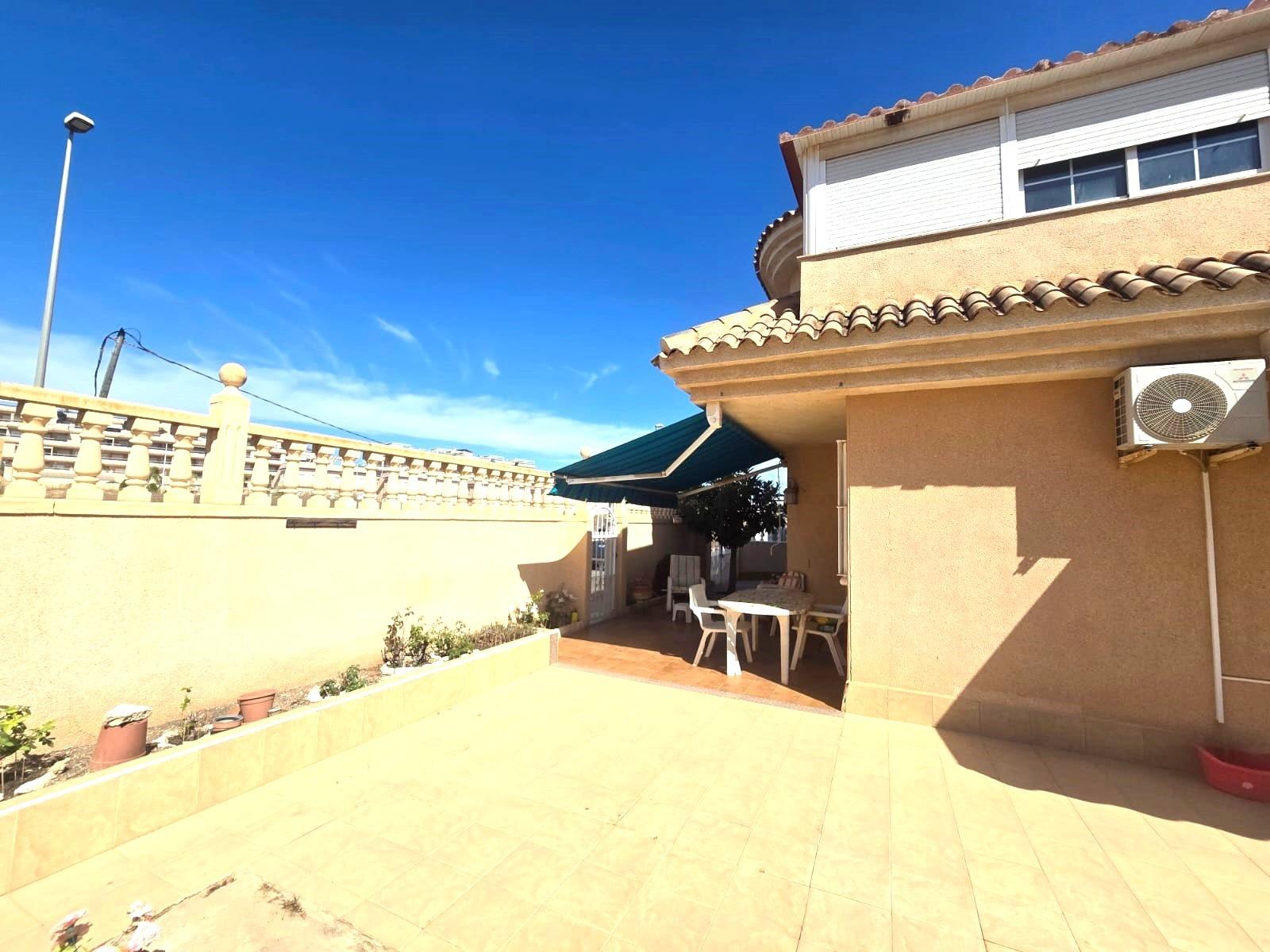 For sale - 3 Bedroom 2 Bathroom Villa in Torrevieja - Los Balcones - Los Altos Del Edén  - Alicante