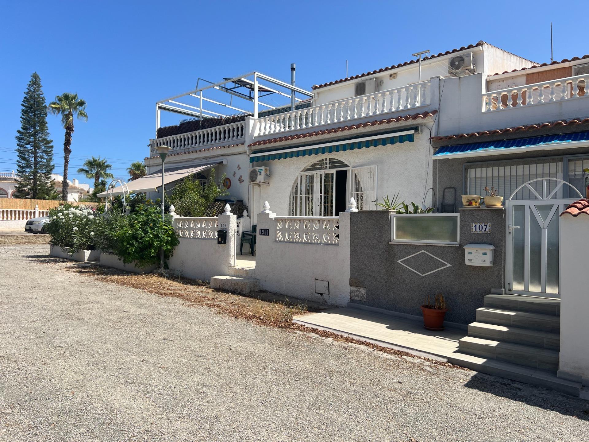 For sale - 3 Bedroom 2 Bathroom Town House in Torrevieja - San Luis  - Alicante