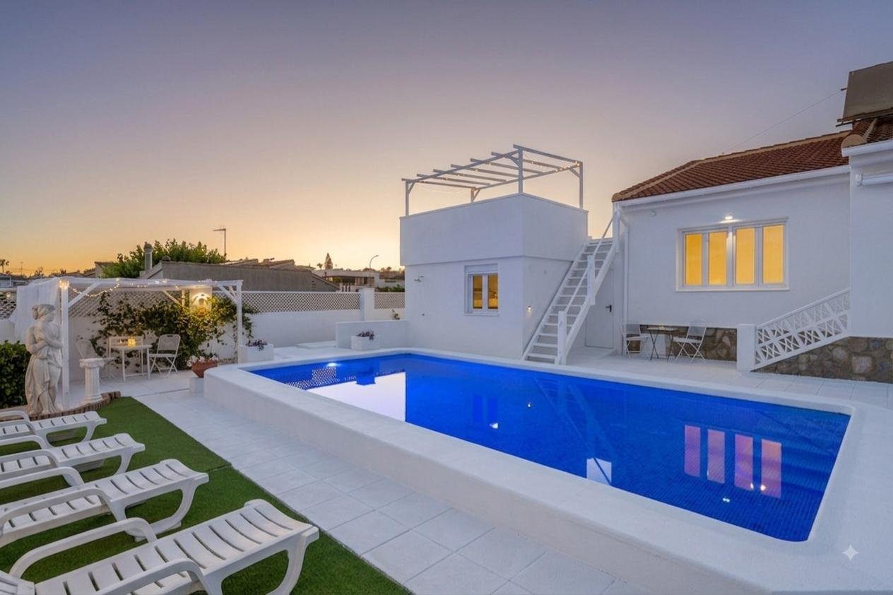 For sale - 6 Bedroom 3 Bathroom Villa in Ciudad Quesada - Costa Blanca  - Alicante