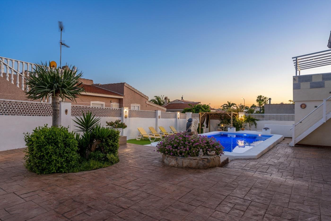 For sale - 6 Bedroom 3 Bathroom Villa in Ciudad Quesada - Costa Blanca  - Alicante