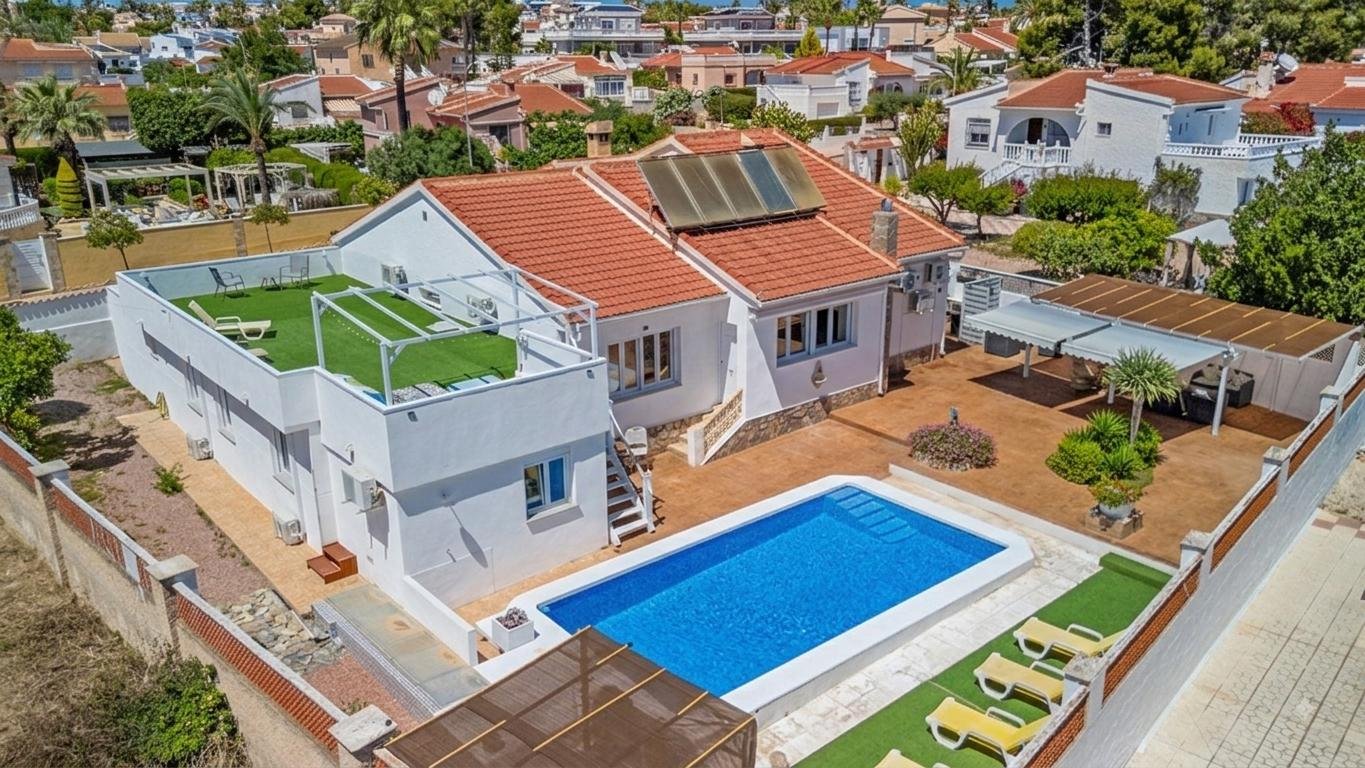 For sale - 6 Bedroom 3 Bathroom Villa in Ciudad Quesada - Costa Blanca  - Alicante