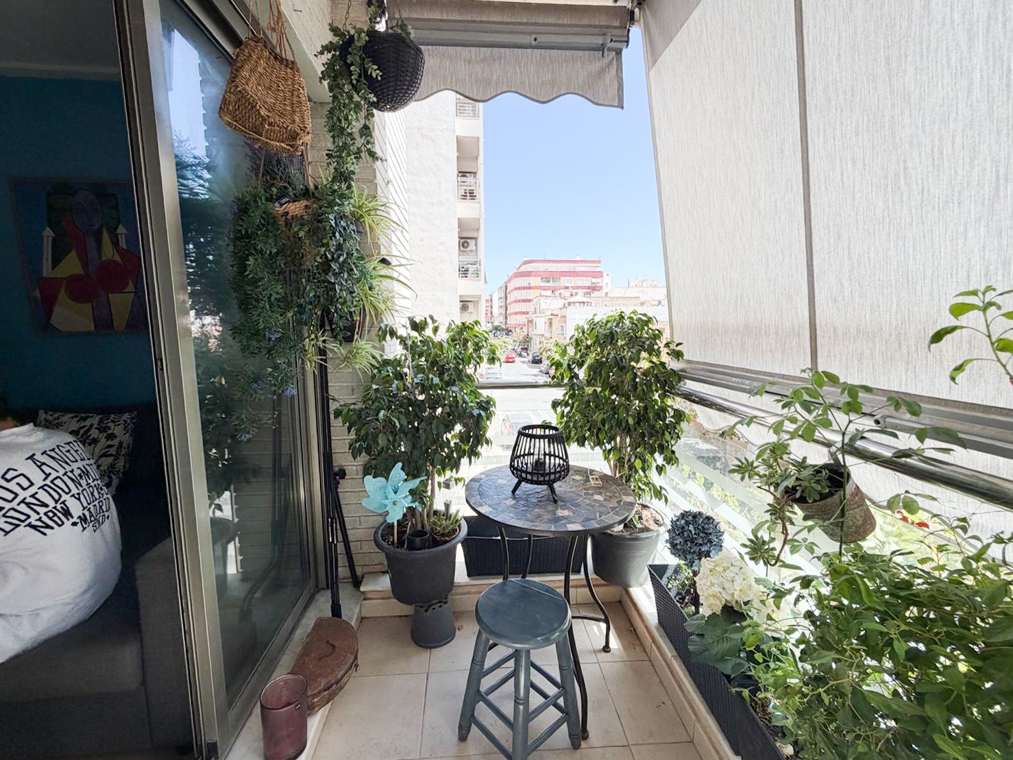 For sale - 3 Bedroom 2 Bathroom Apartment in Torrevieja - Costa Blanca  - Alicante