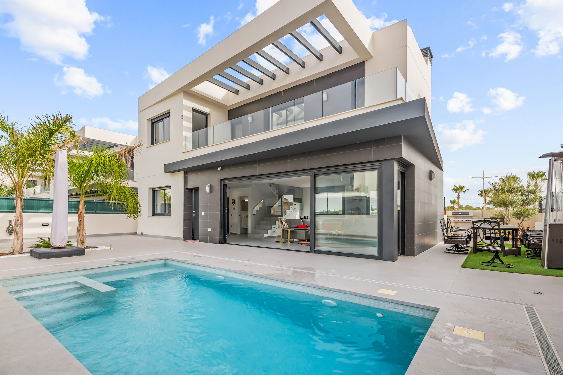 For sale - 4 Bedroom 3 Bathroom Villa in Algorfa - Inland  - Alicante