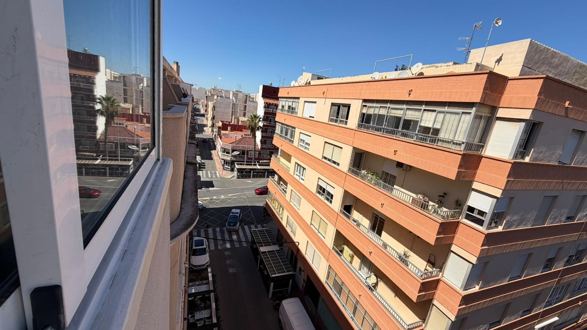 For sale - 2 Bedroom 1 Bathroom Apartment in Torrevieja - Playa Del Cura  - Alicante