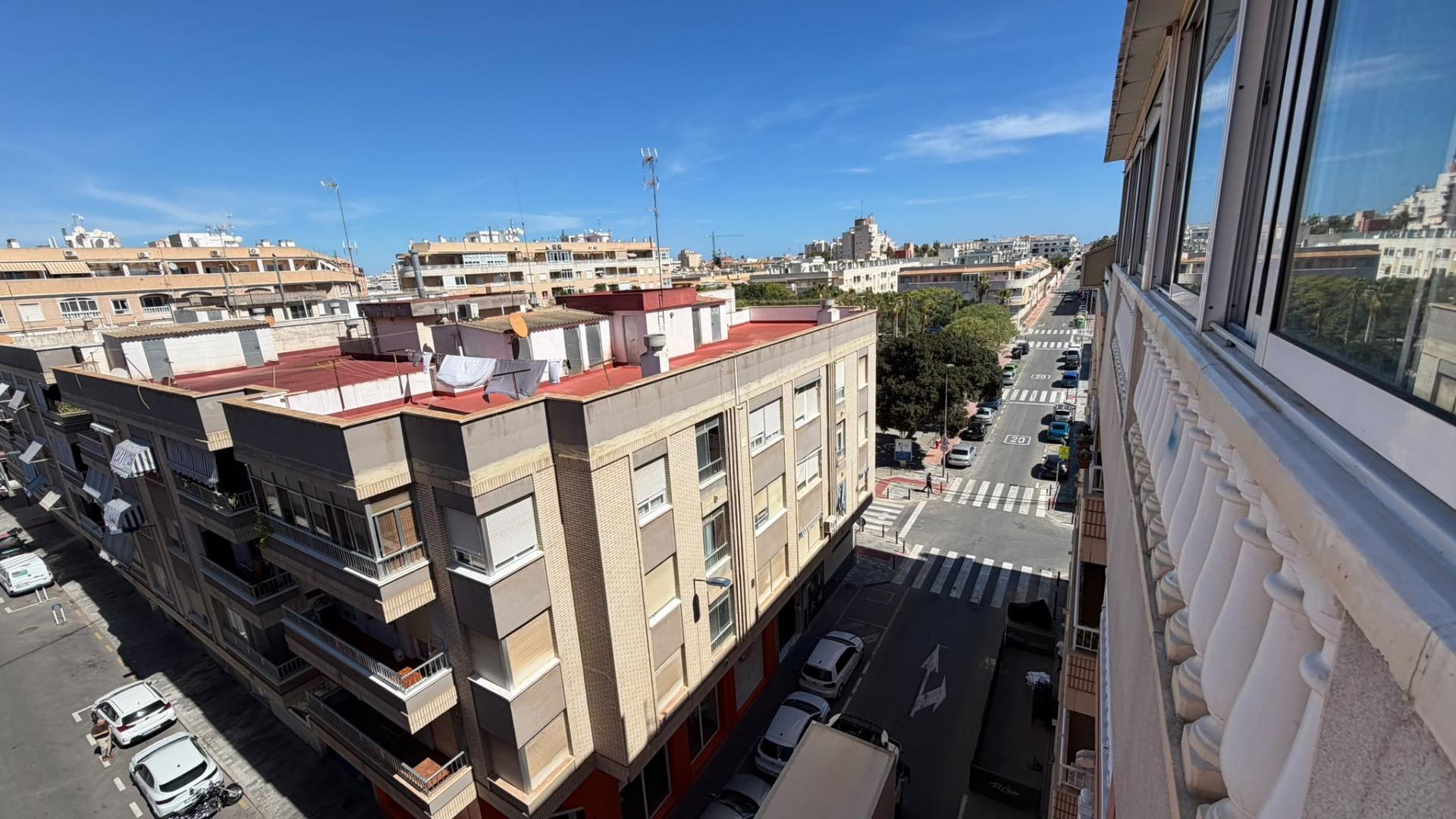 For sale - 2 Bedroom 1 Bathroom Apartment in Torrevieja - Playa Del Cura  - Alicante