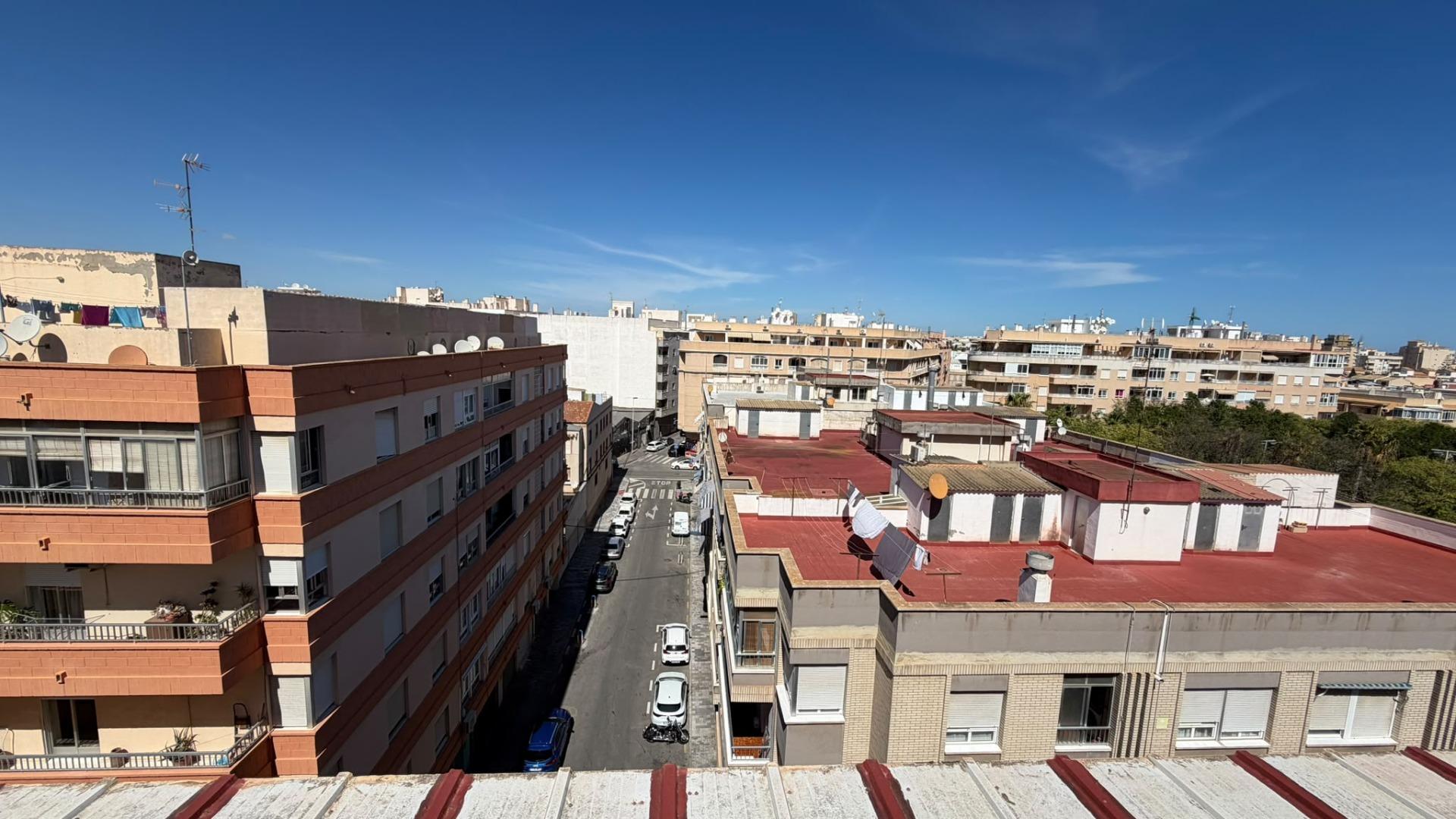 For sale - 2 Bedroom 1 Bathroom Apartment in Torrevieja - Playa Del Cura  - Alicante