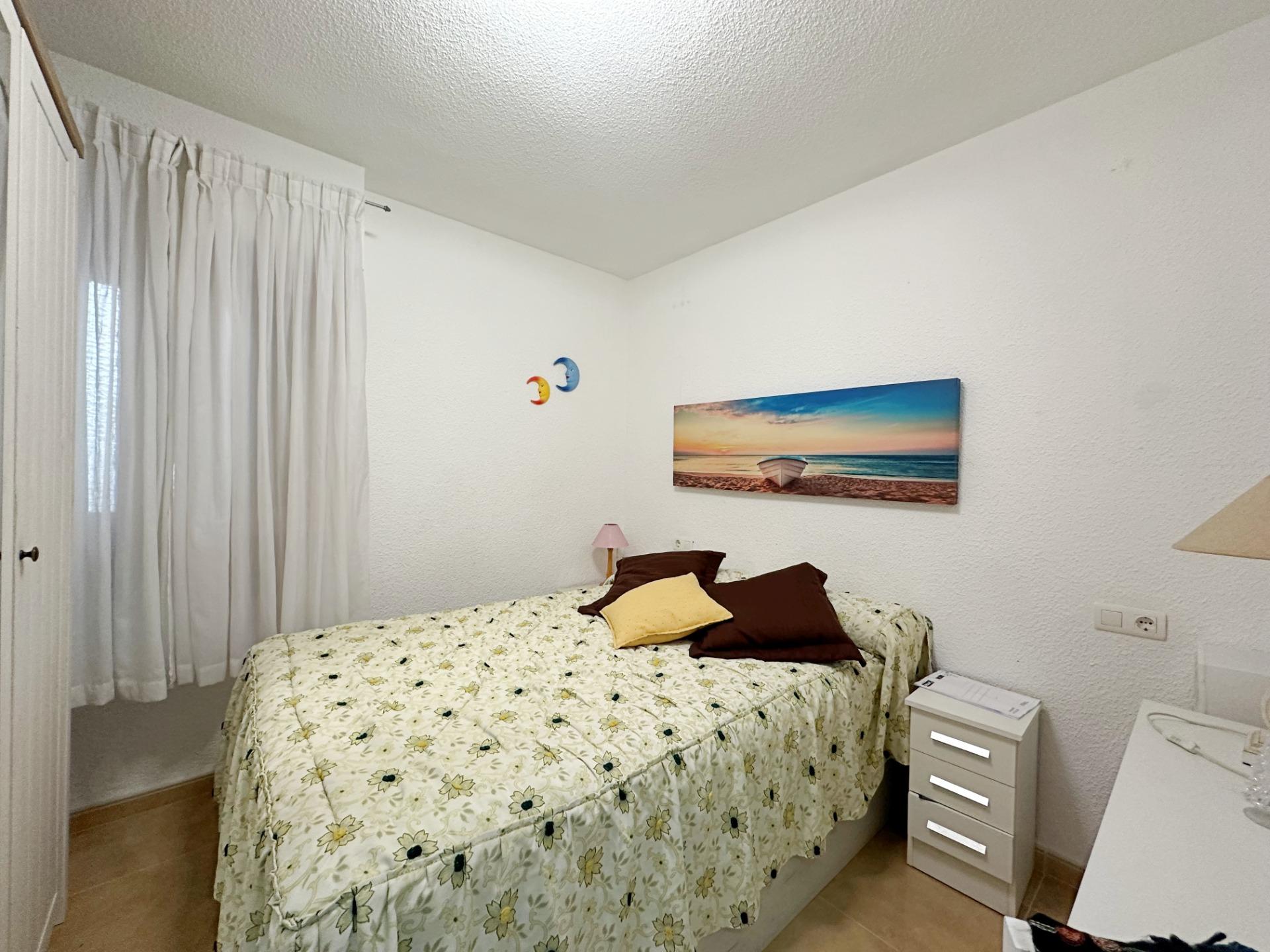 For sale - 3 Bedroom 1 Bathroom Apartment in Torrevieja - Playa De Los Naufragos  - Alicante