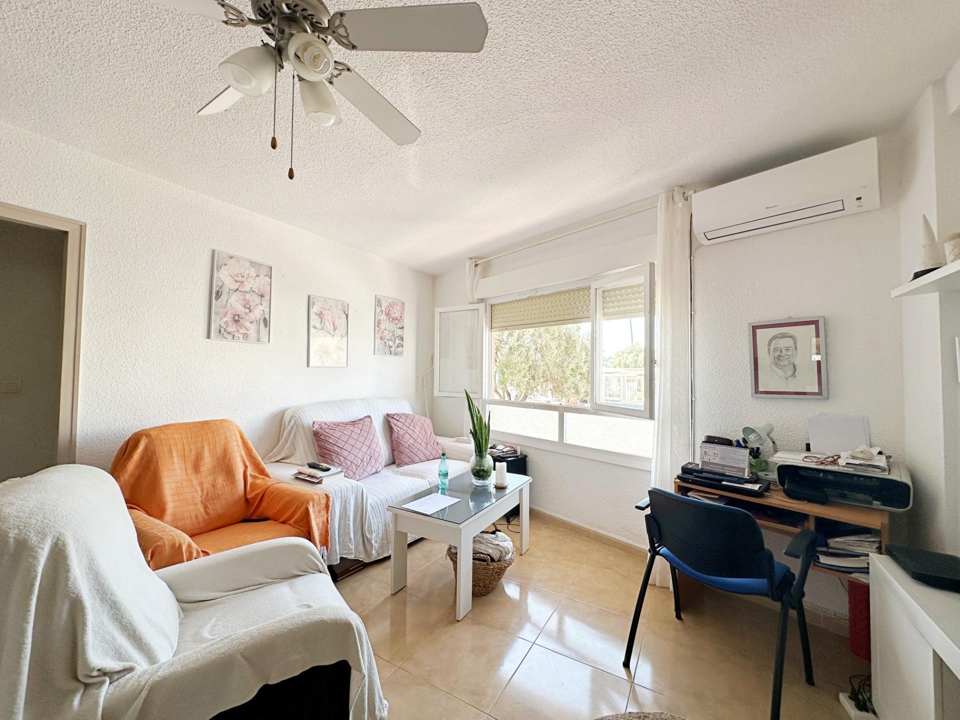 For sale - 3 Bedroom 1 Bathroom Apartment in Torrevieja - Playa De Los Naufragos  - Alicante