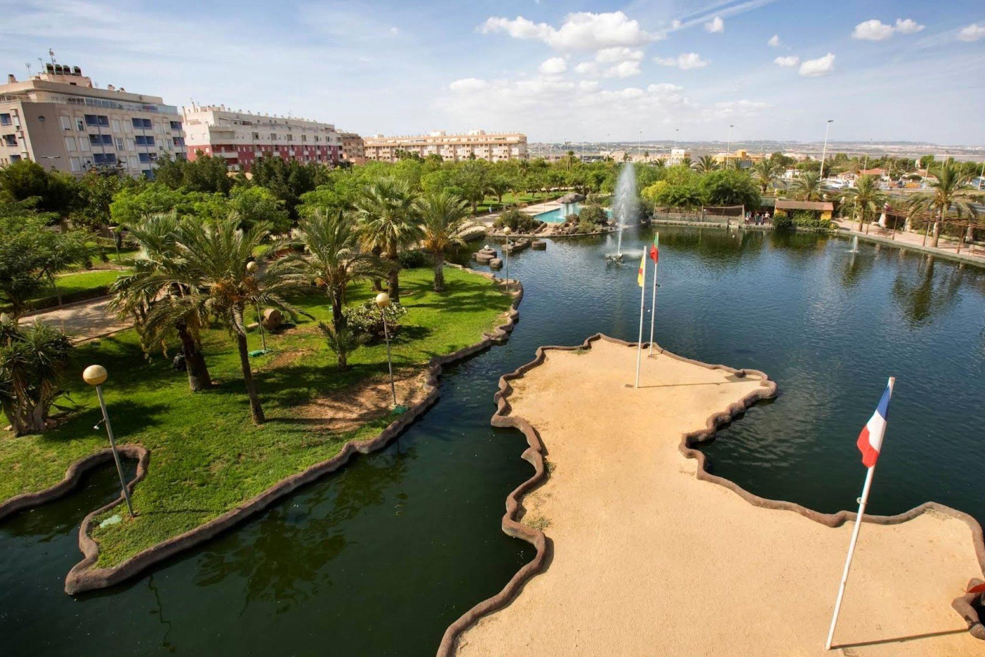For sale - 2 Bedroom 1 Bathroom Apartment in Torrevieja - PARQUE DE LAS NACIONES  - Alicante
