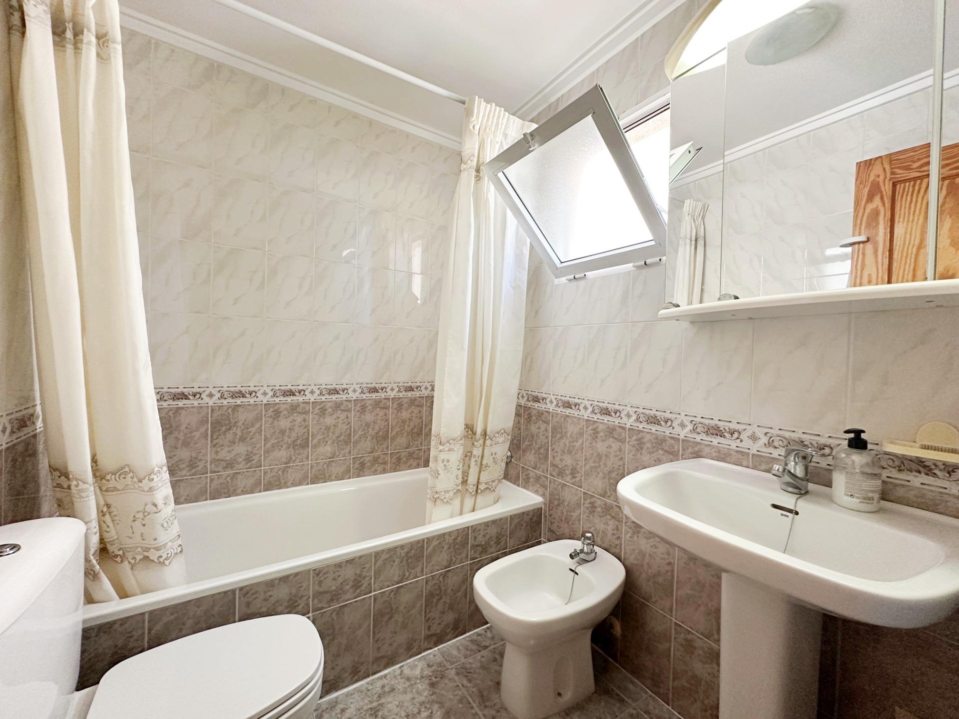 For sale - 2 Bedroom 1 Bathroom Apartment in Torrevieja - Playa Del Cura  - Alicante