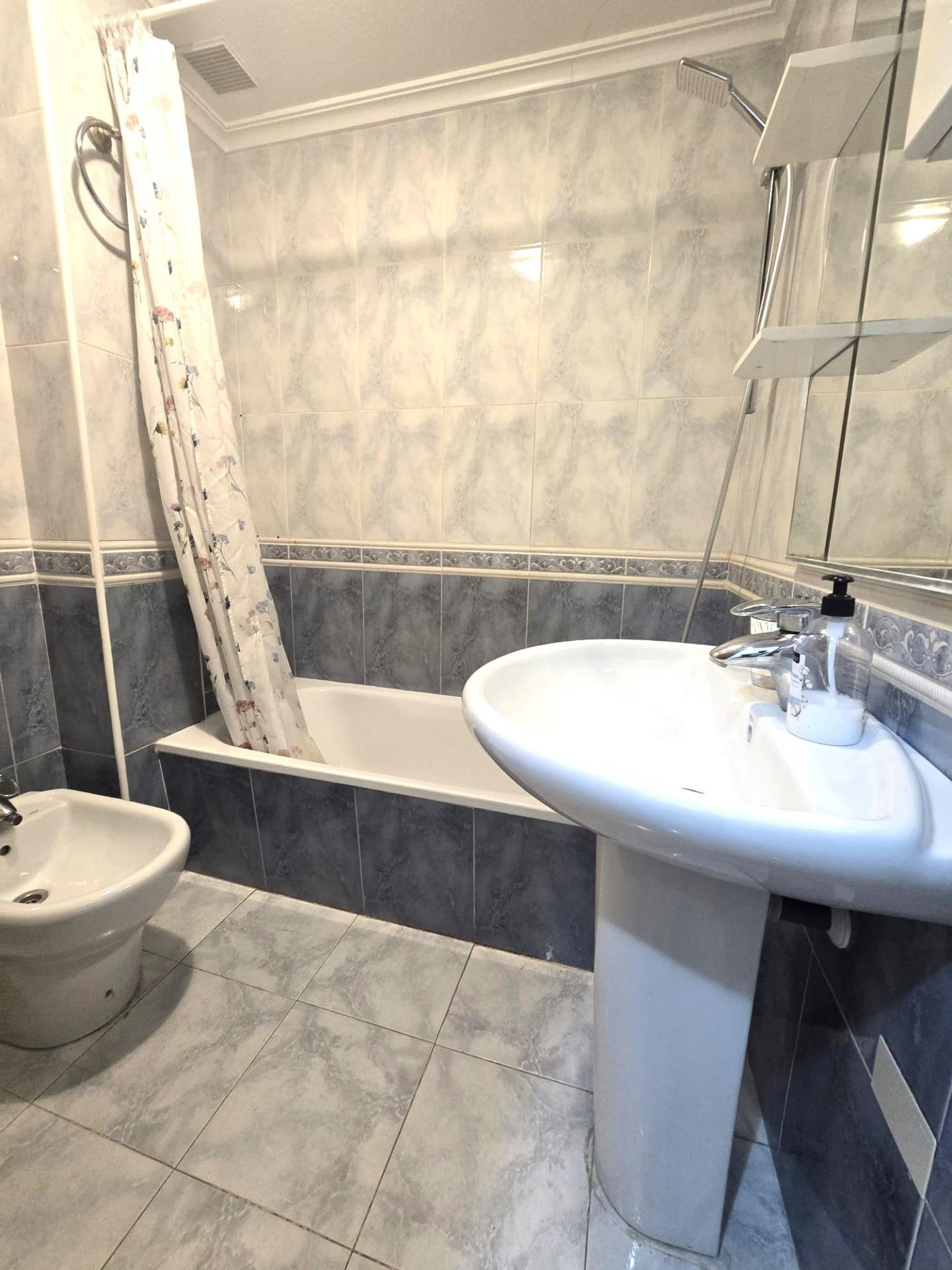 For sale - 3 Bedroom 2 Bathroom Apartment in Torrevieja - Las Piscinas Naturales  - Alicante