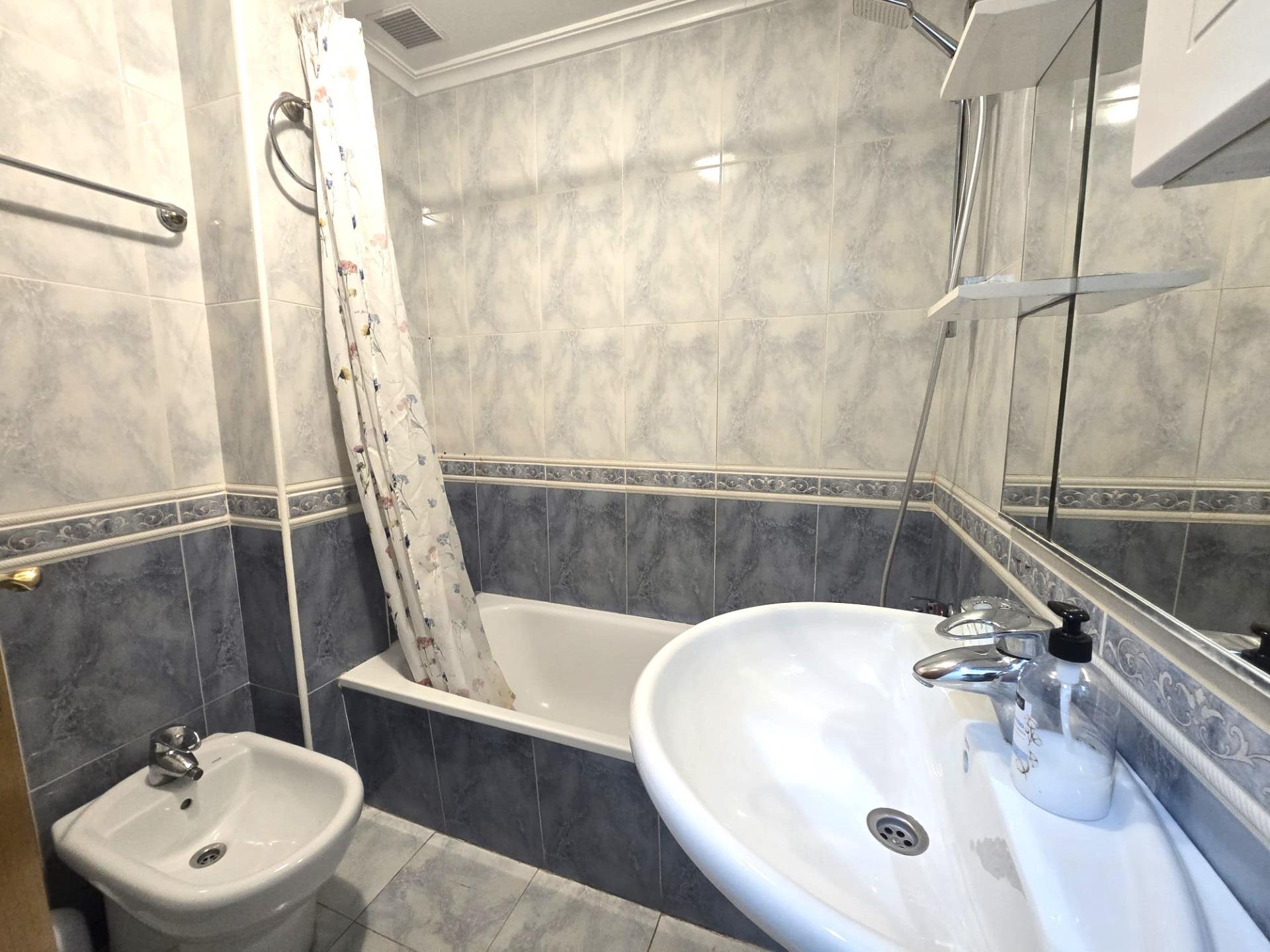 For sale - 3 Bedroom 2 Bathroom Apartment in Torrevieja - Las Piscinas Naturales  - Alicante