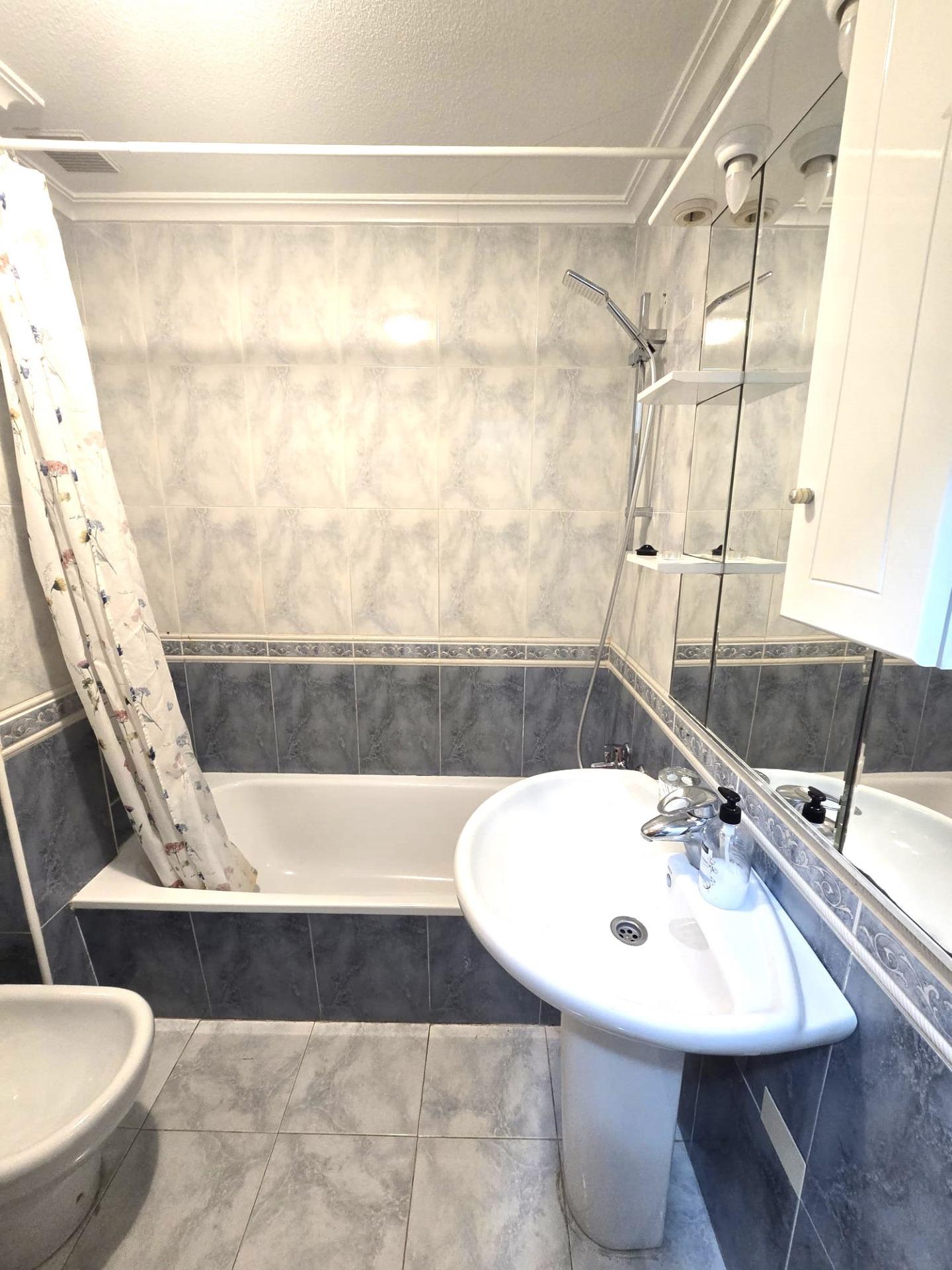 For sale - 3 Bedroom 2 Bathroom Apartment in Torrevieja - Las Piscinas Naturales  - Alicante