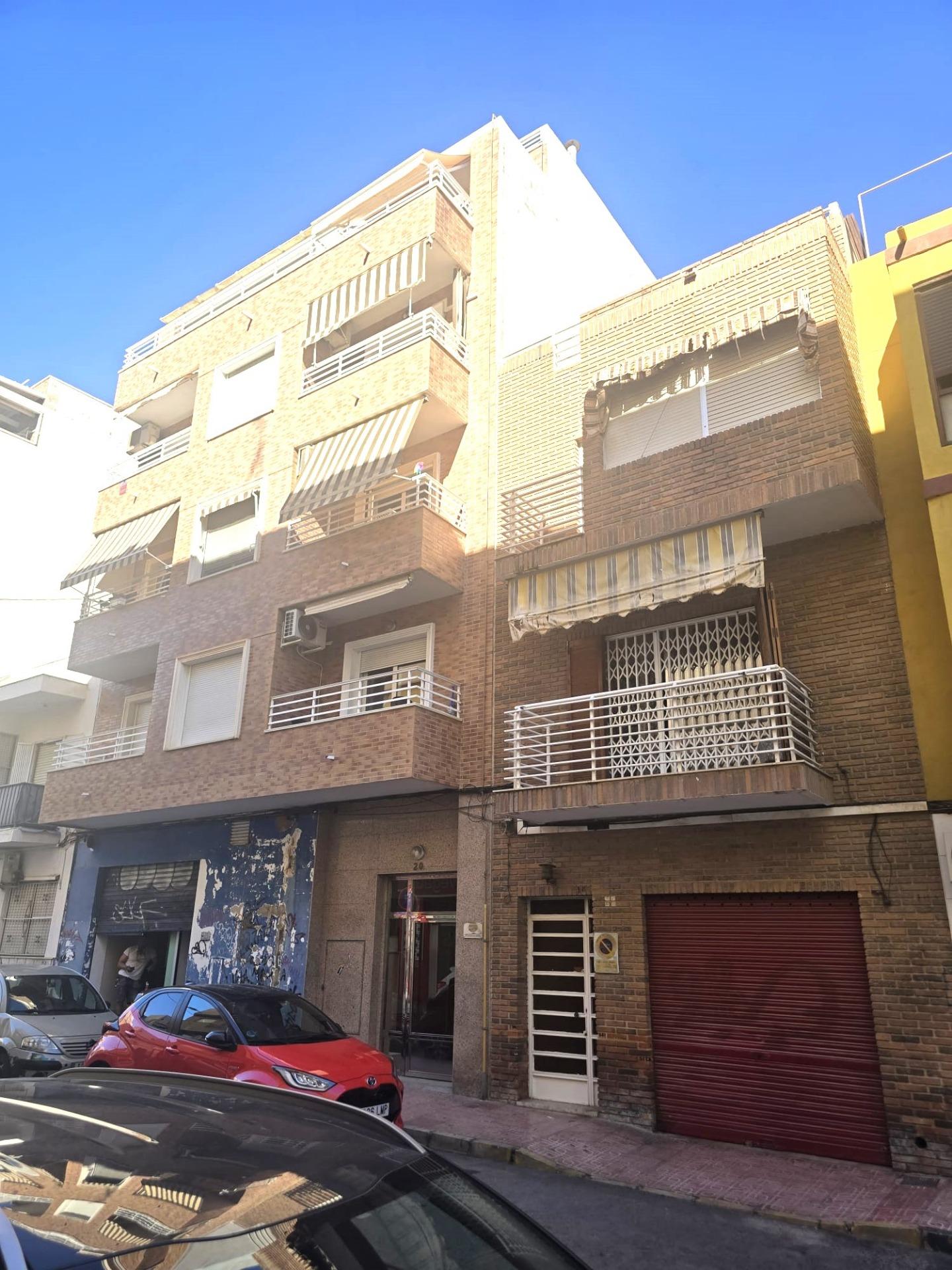 For sale - 3 Bedroom 2 Bathroom Apartment in Torrevieja - Las Piscinas Naturales  - Alicante