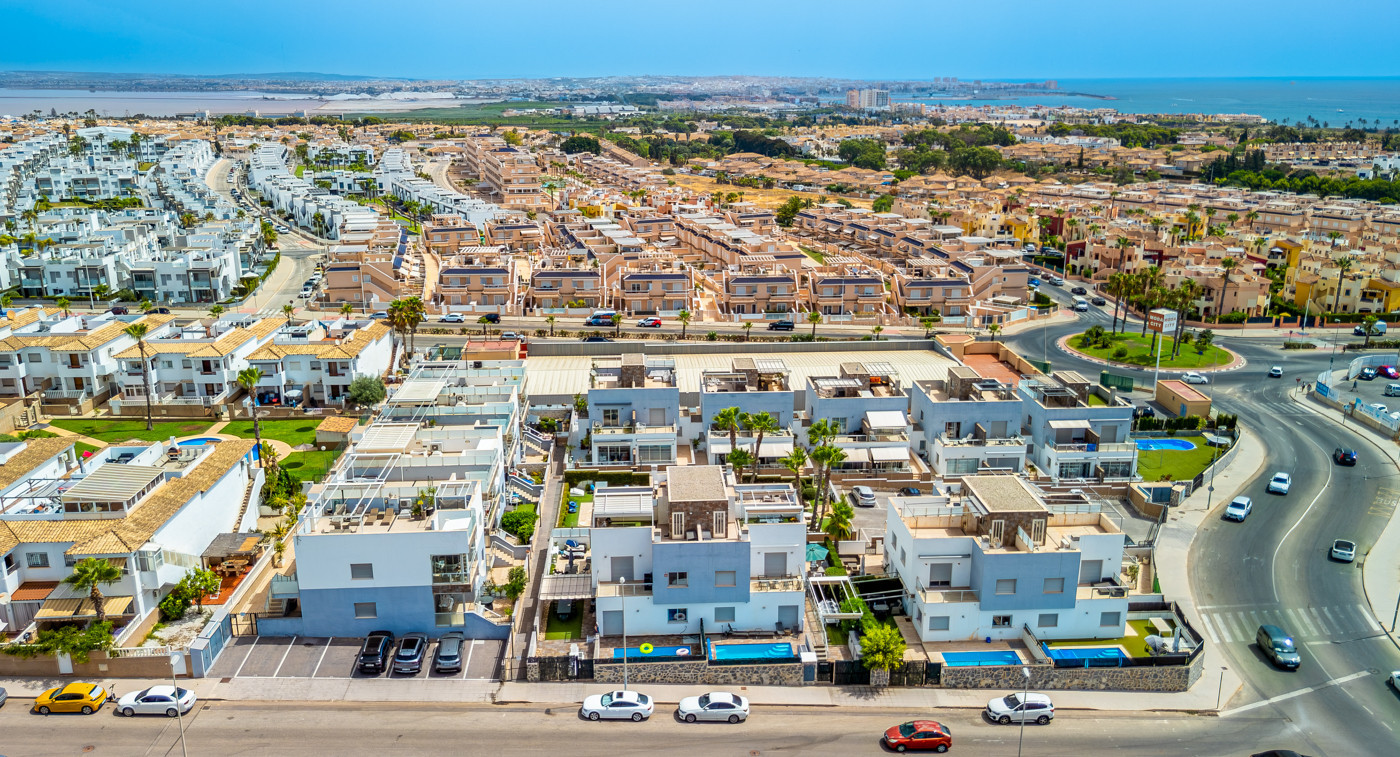 For sale - 2 Bedroom 2 Bathroom Bungalow in Orihuela Costa - Costa Blanca  - Alicante
