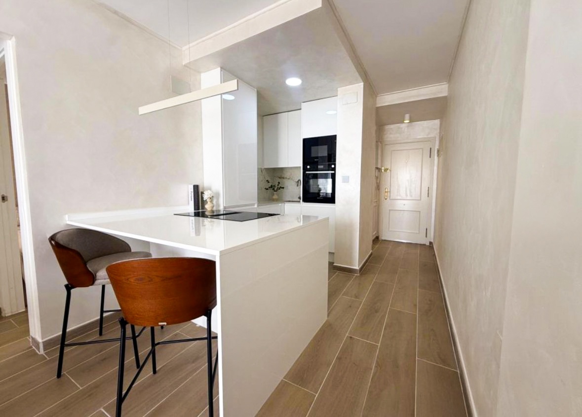For sale - 2 Bedroom 1 Bathroom Apartment in Torrevieja - Costa Blanca  - Alicante