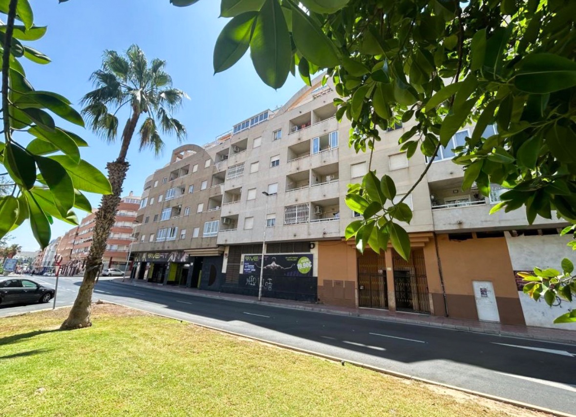 For sale - 2 Bedroom 1 Bathroom Apartment in Torrevieja - Costa Blanca  - Alicante