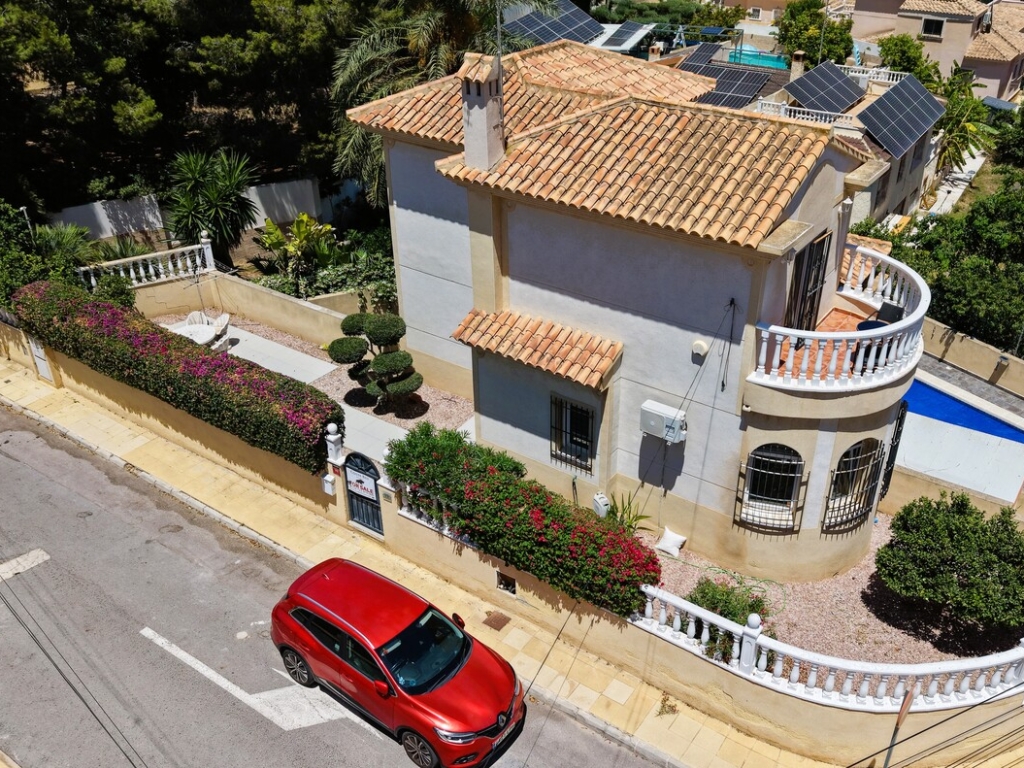 3 Bedroom 2 Bathroom Villa in Villamartin