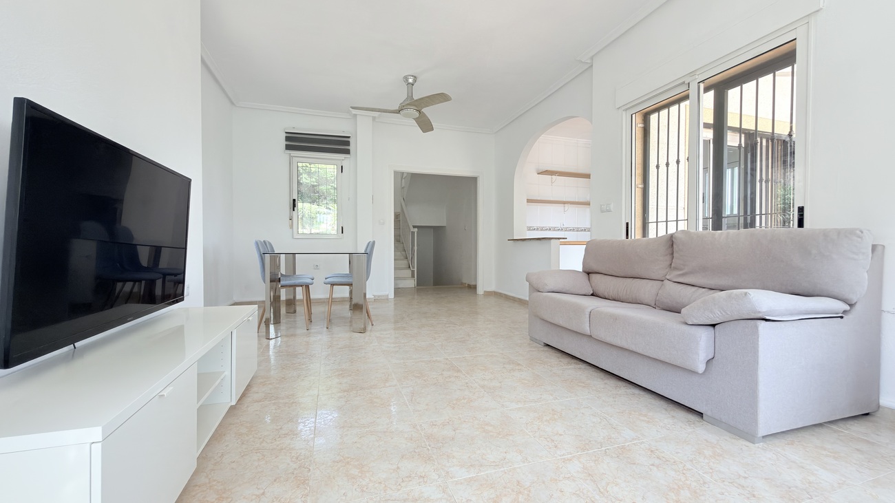 For sale - 3 Bedroom 2 Bathroom Villa in Villamartin - Costa Blanca  - Alicante