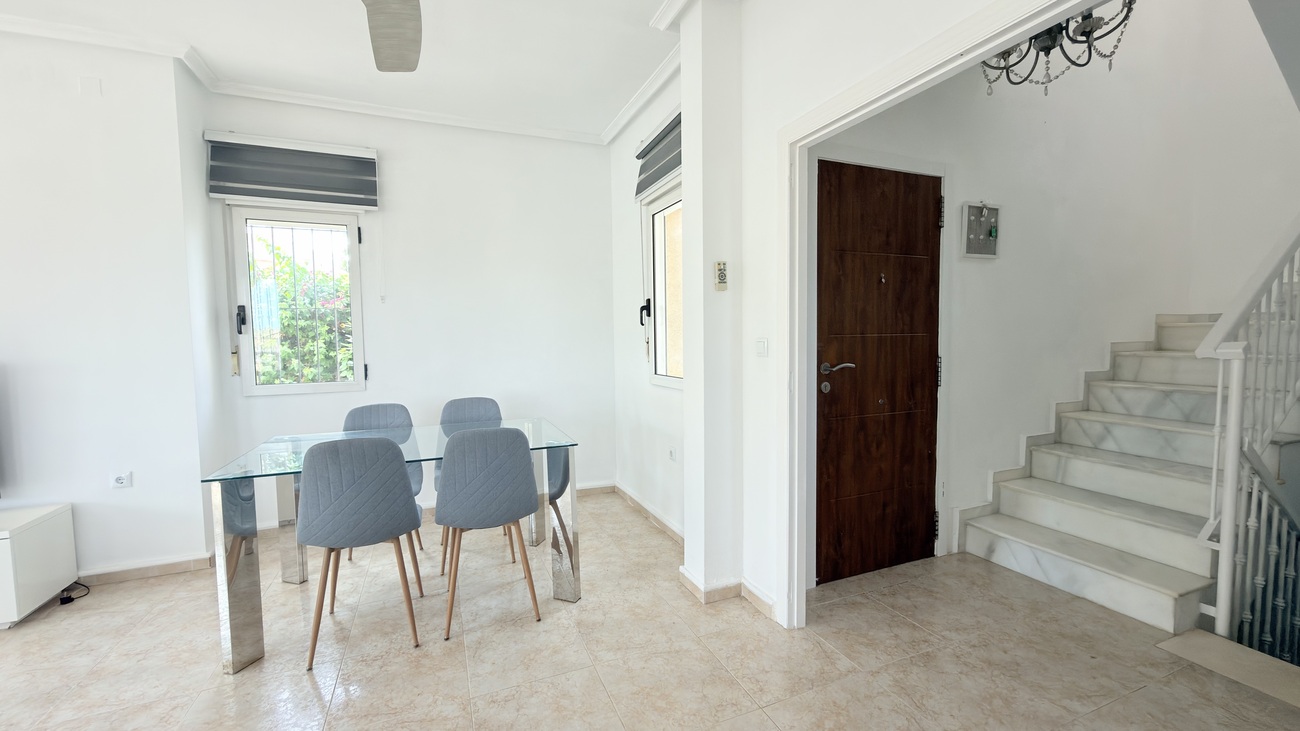 For sale - 3 Bedroom 2 Bathroom Villa in Villamartin - Costa Blanca  - Alicante