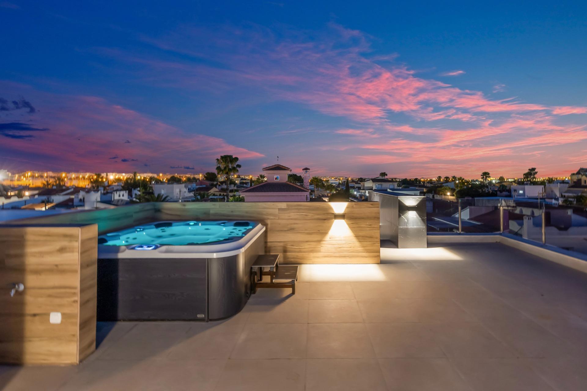 For sale - 3 Bedroom 3 Bathroom Villa in Torrevieja - Torreta Florida  - Alicante