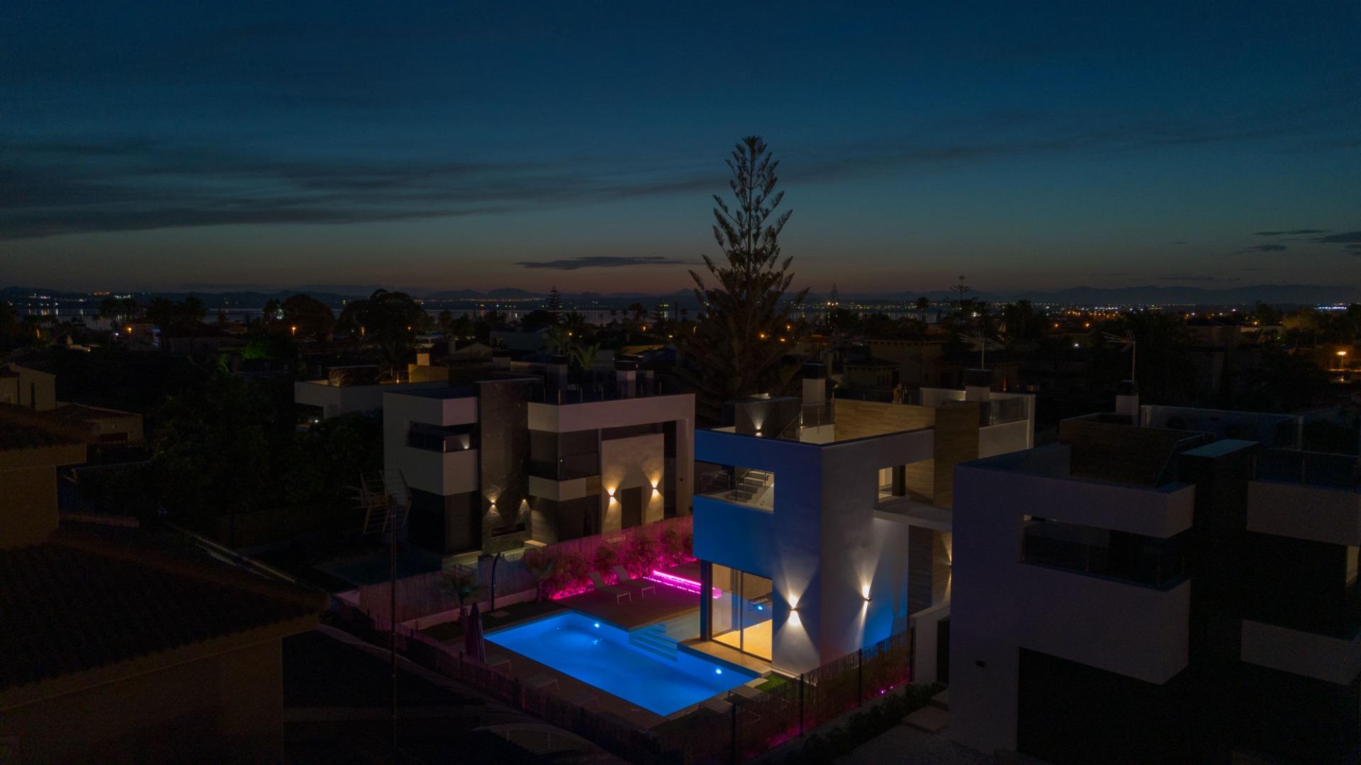 For sale - 3 Bedroom 3 Bathroom Villa in Torrevieja - Torreta Florida  - Alicante