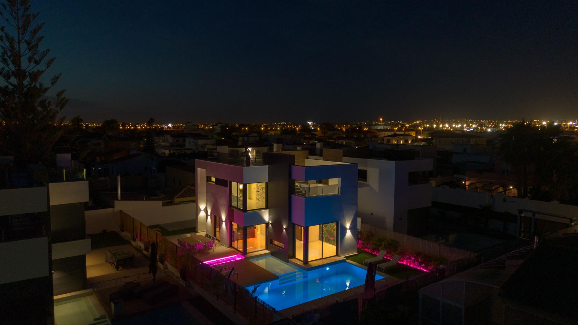 For sale - 3 Bedroom 3 Bathroom Villa in Torrevieja - Torreta Florida  - Alicante