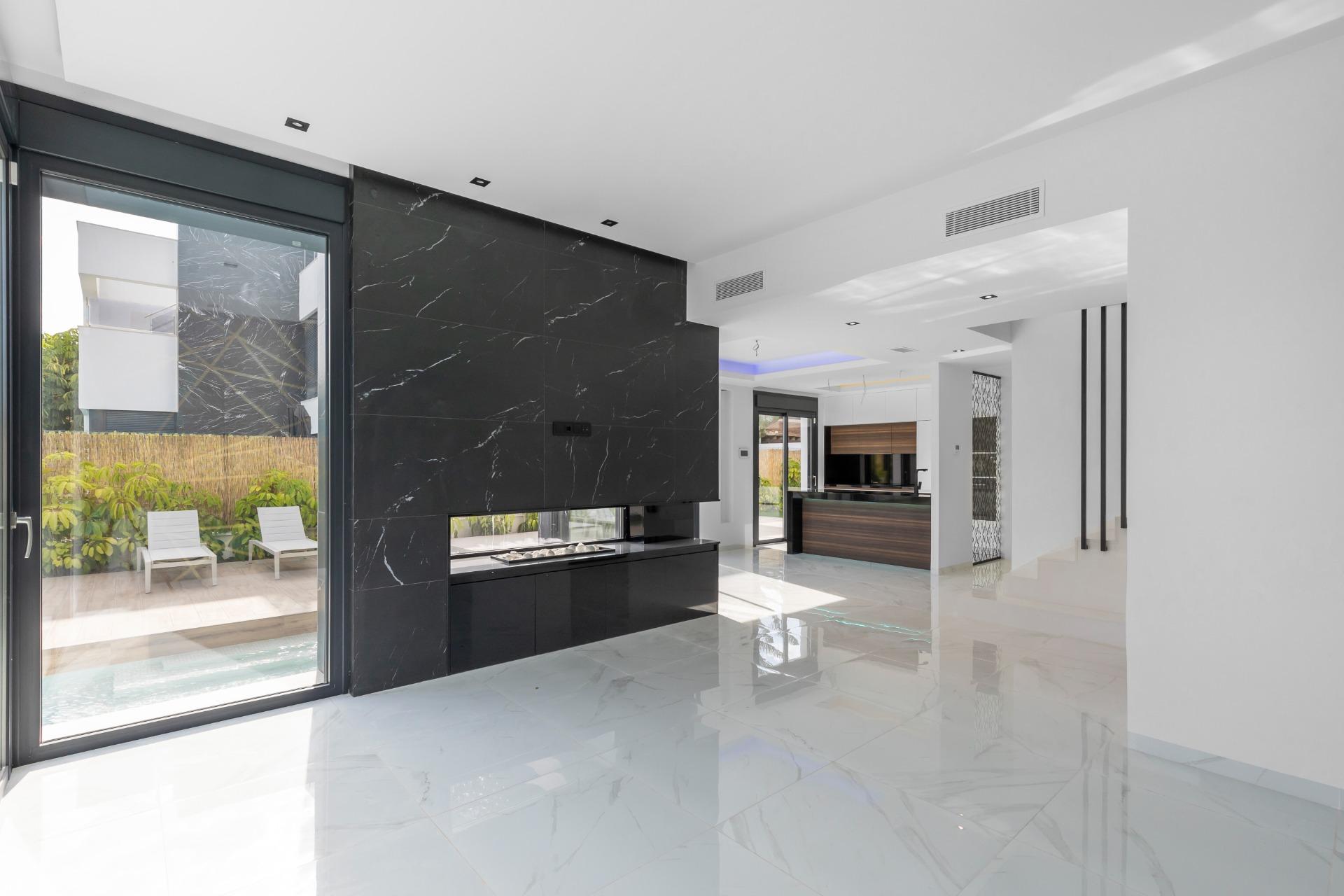 For sale - 3 Bedroom 3 Bathroom Villa in Torrevieja - Torreta Florida  - Alicante