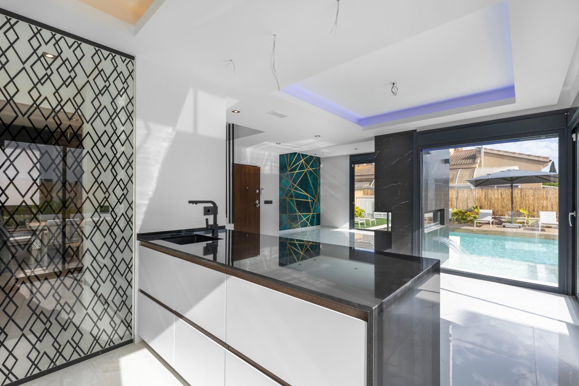 For sale - 3 Bedroom 3 Bathroom Villa in Torrevieja - Torreta Florida  - Alicante
