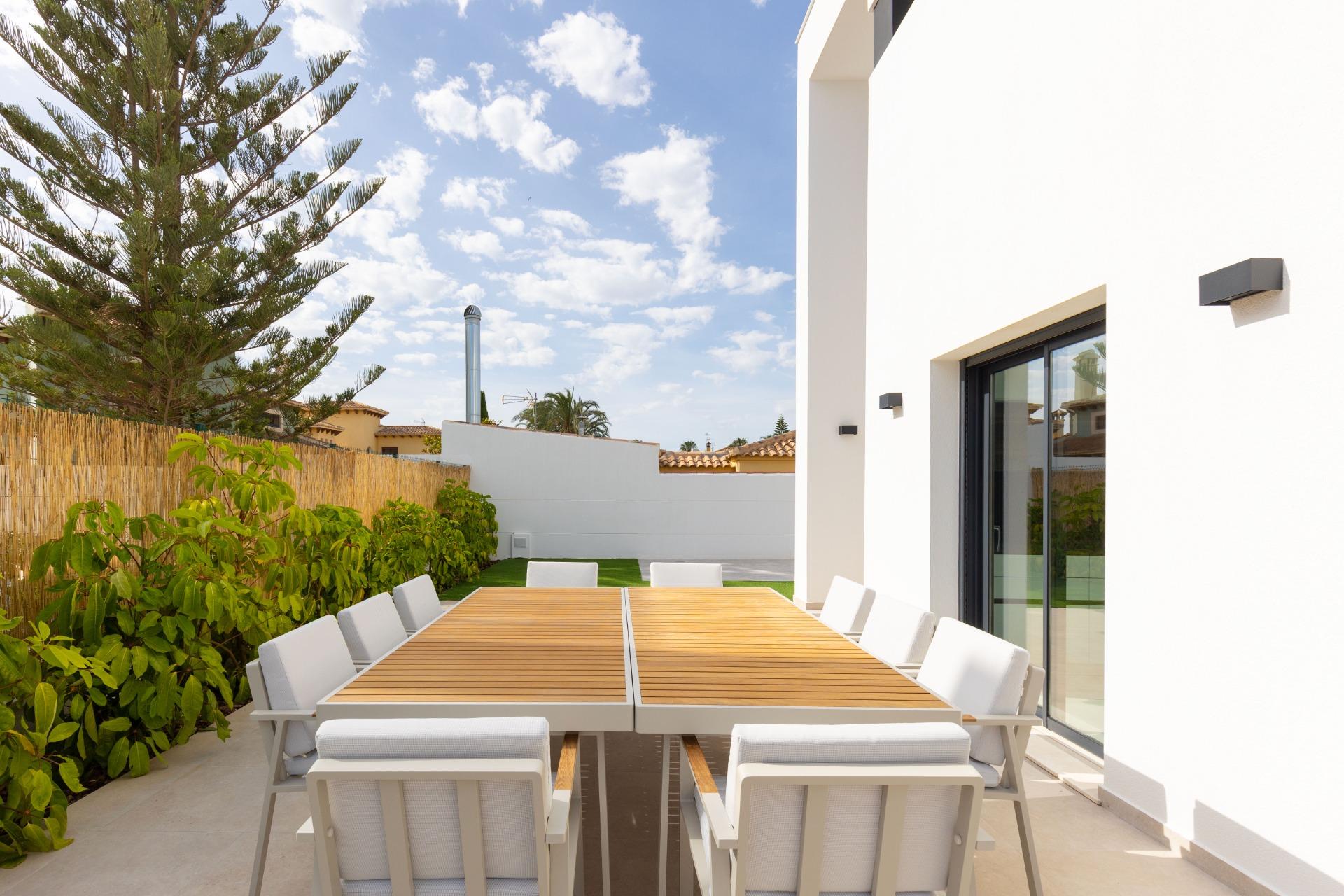 For sale - 3 Bedroom 3 Bathroom Villa in Torrevieja - Torreta Florida  - Alicante