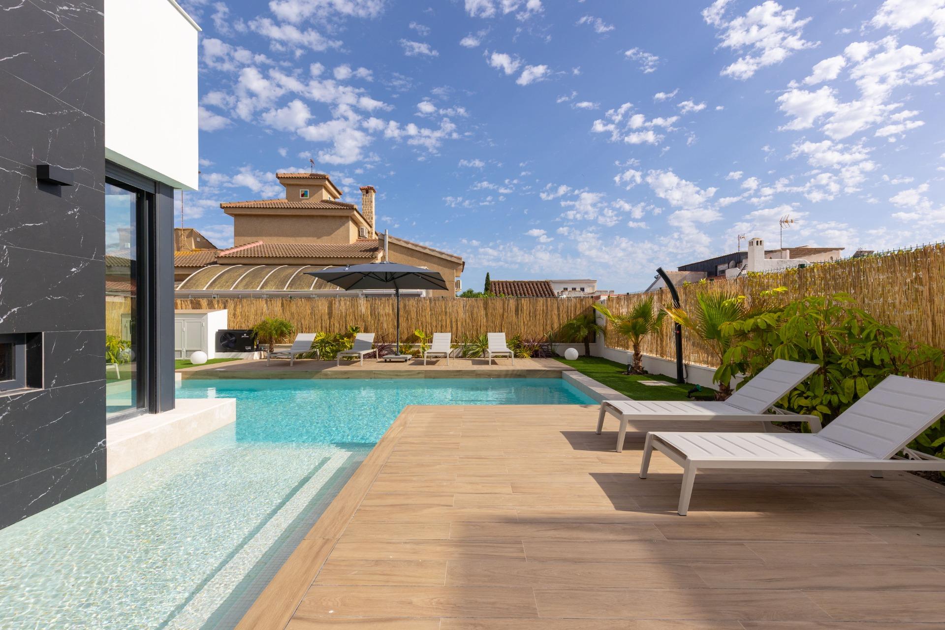 For sale - 3 Bedroom 3 Bathroom Villa in Torrevieja - Torreta Florida  - Alicante