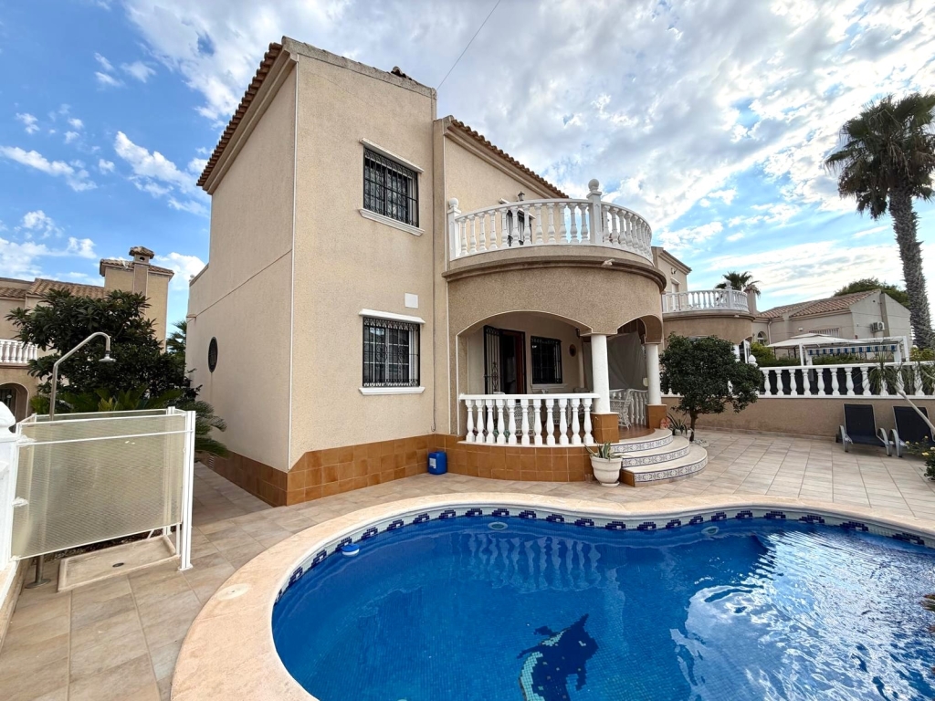 3 Bedroom 2 Bathroom Villa in Orihuela Costa