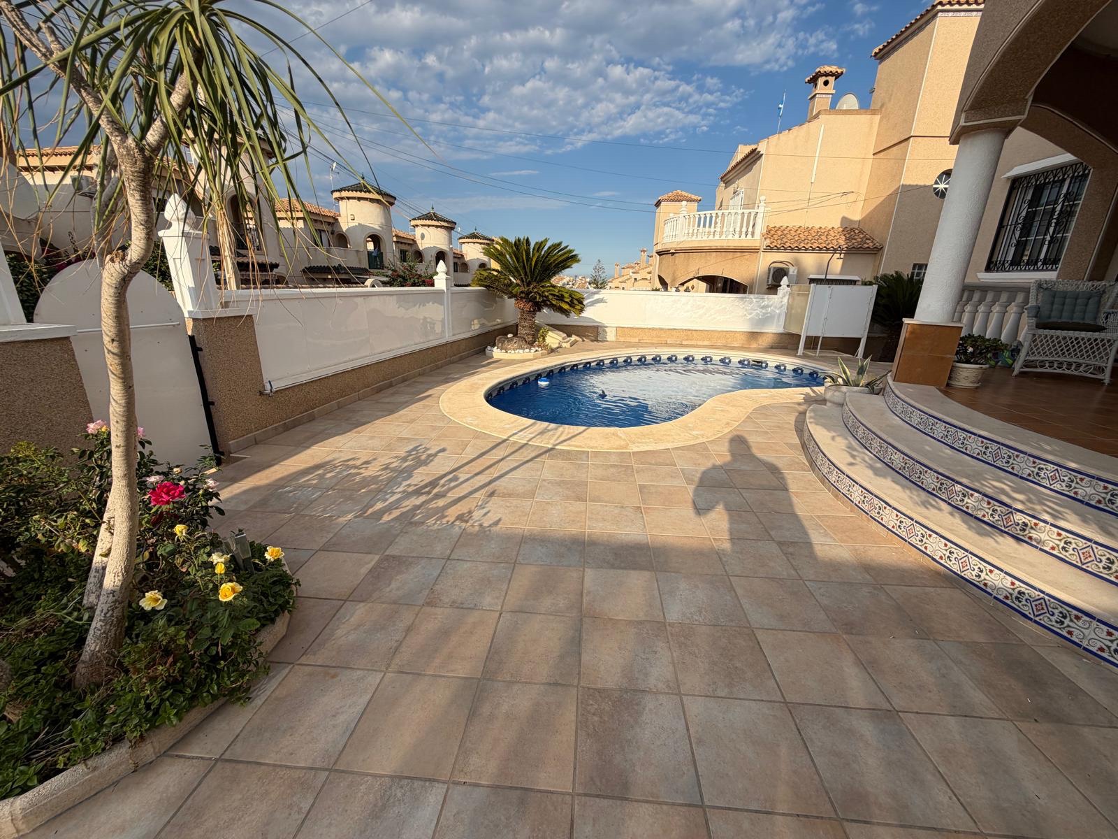 For sale - 3 Bedroom 2 Bathroom Villa in Orihuela Costa - Costa Blanca  - Alicante