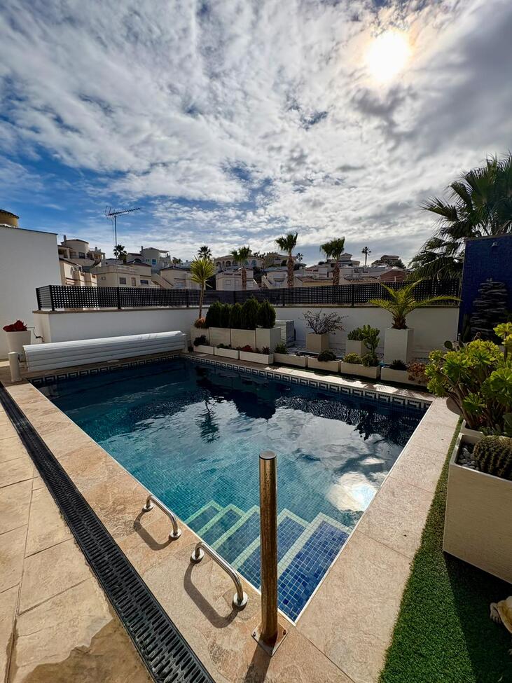 For sale - 3 Bedroom 3 Bathroom Villa in Rojales - Costa Blanca  - Alicante