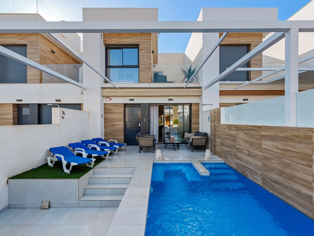 4 Bedroom 2 Bathroom Semi Detached in Rojales